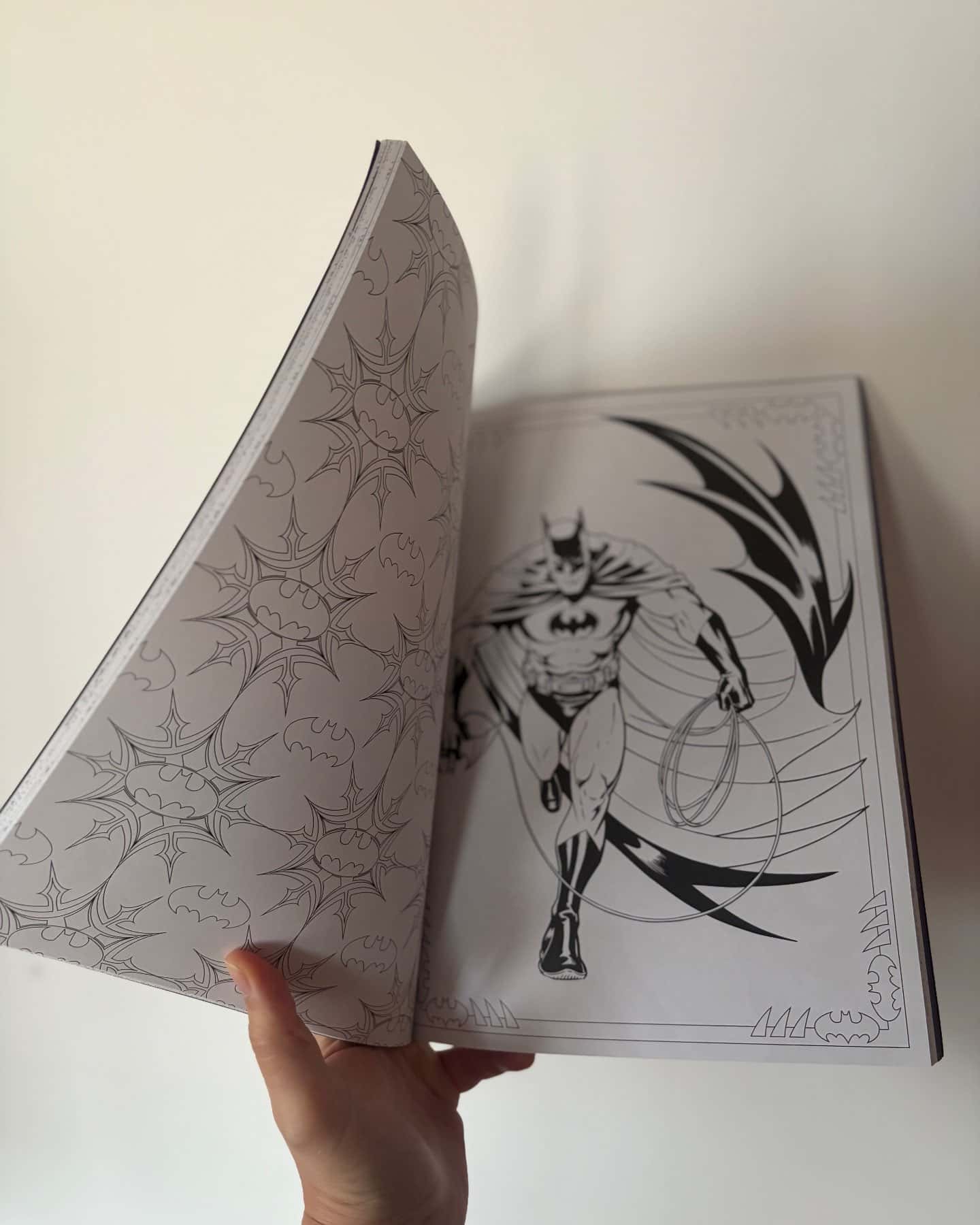 Офіційна розмальовка-DC Comics