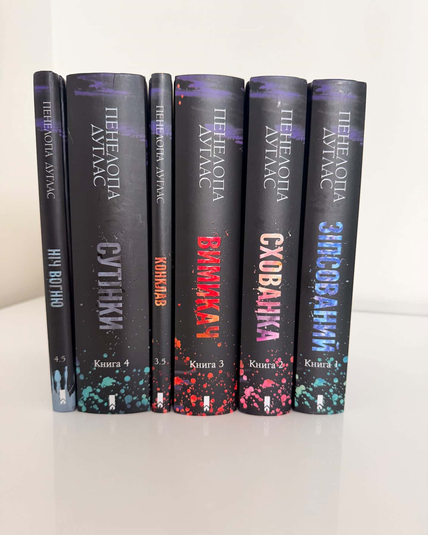 Зіпсований. Книга 1. Диявольська ніч, Схованка. Книга 2. Диявольська ніч, Вимикач. Книга 3. Дияво...-Пенелопа Дуглас​