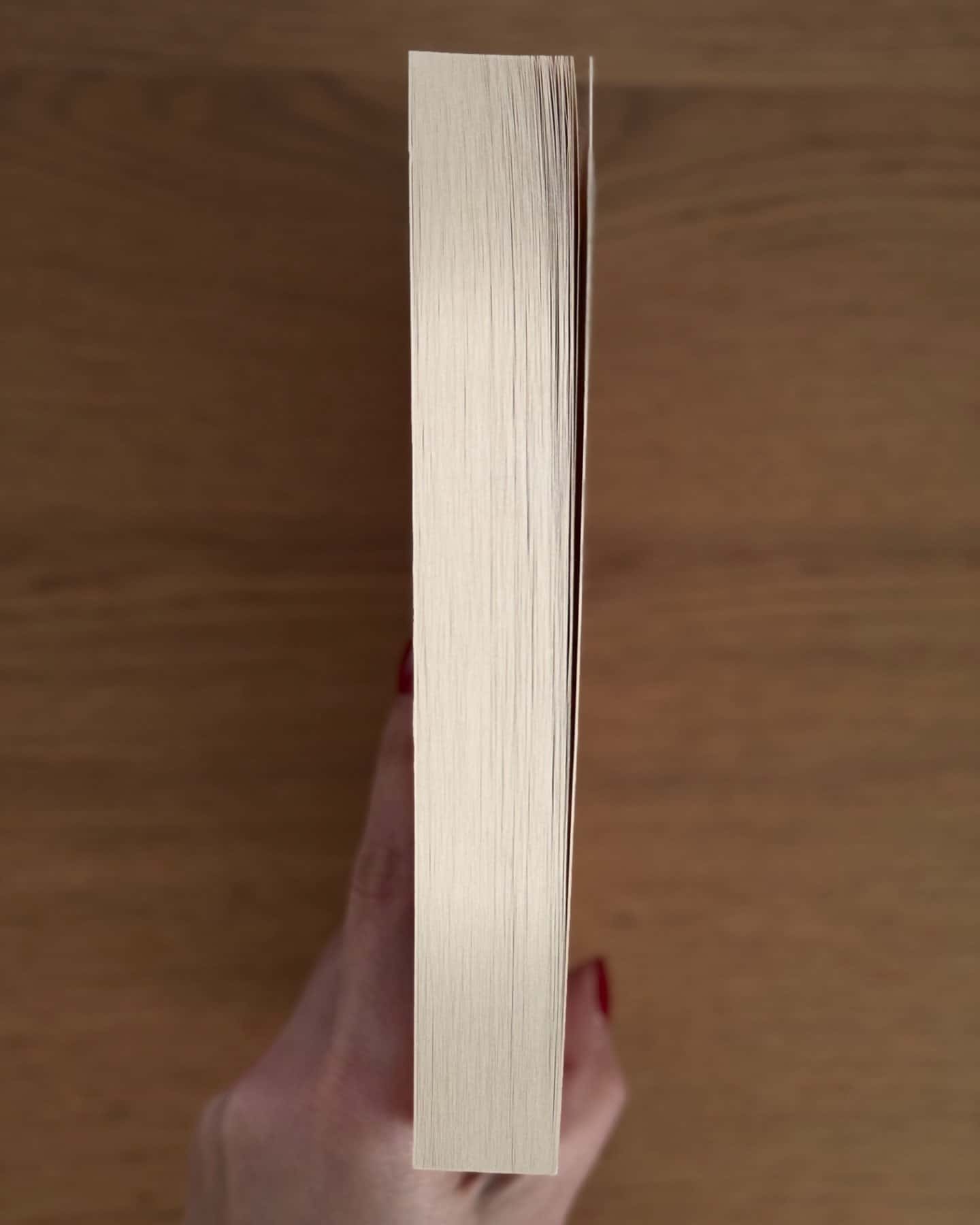 Моя темна Ванесса-Кейт Елізабет Расселл