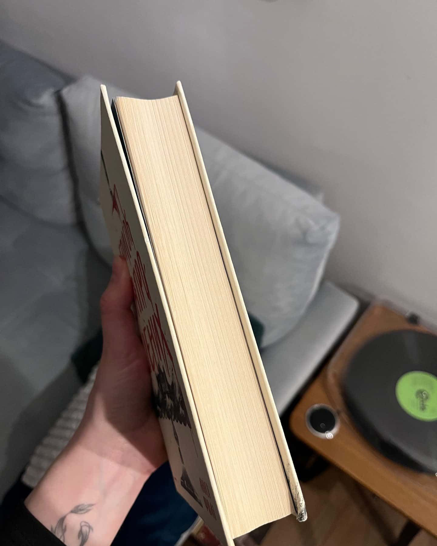 Список запрошених-Люсі Фолі