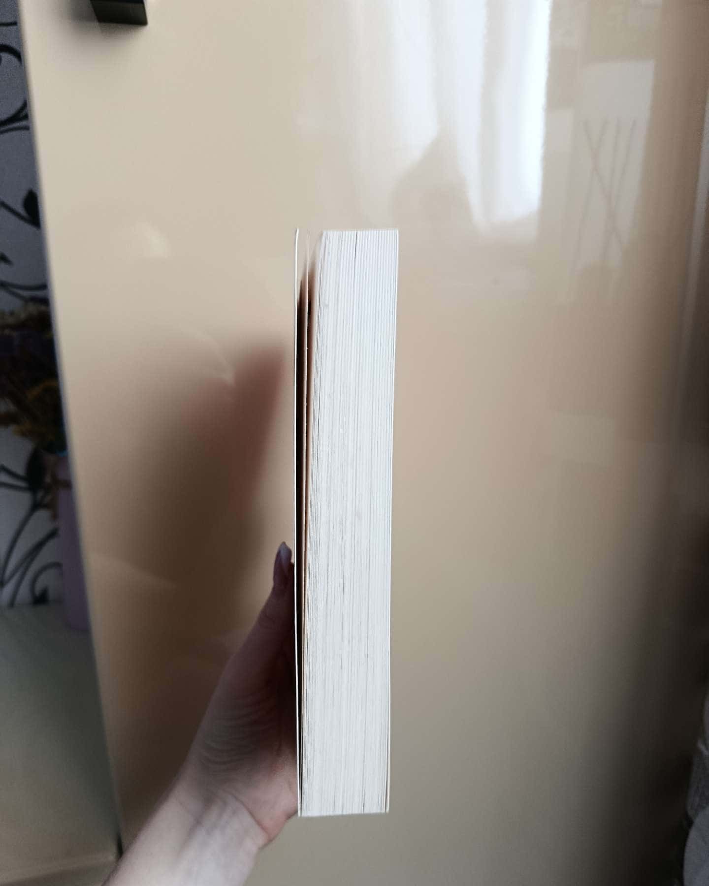 Моя темна Ванесса-Кейт Елізабет Расселл