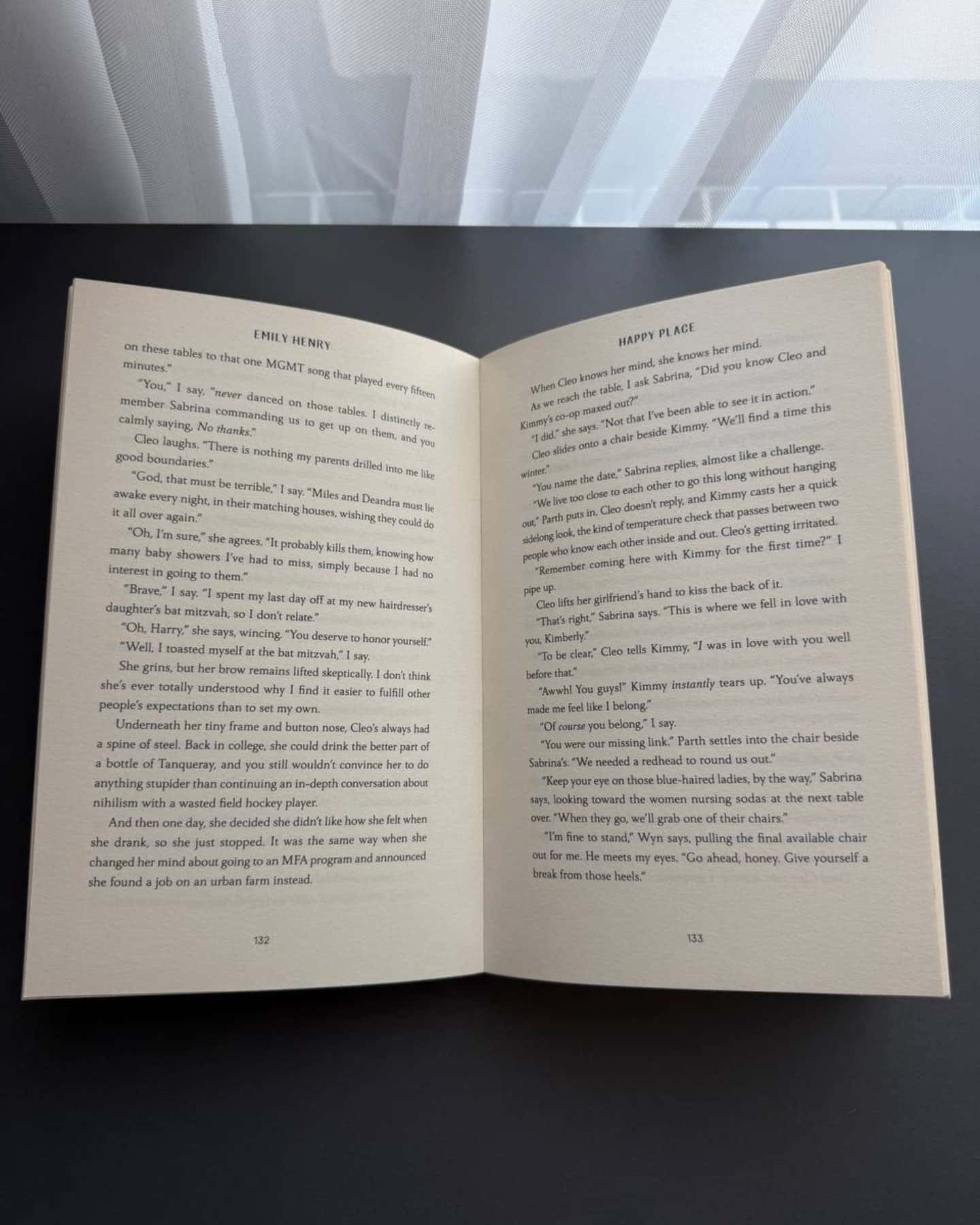 Happy place — Emily Henry