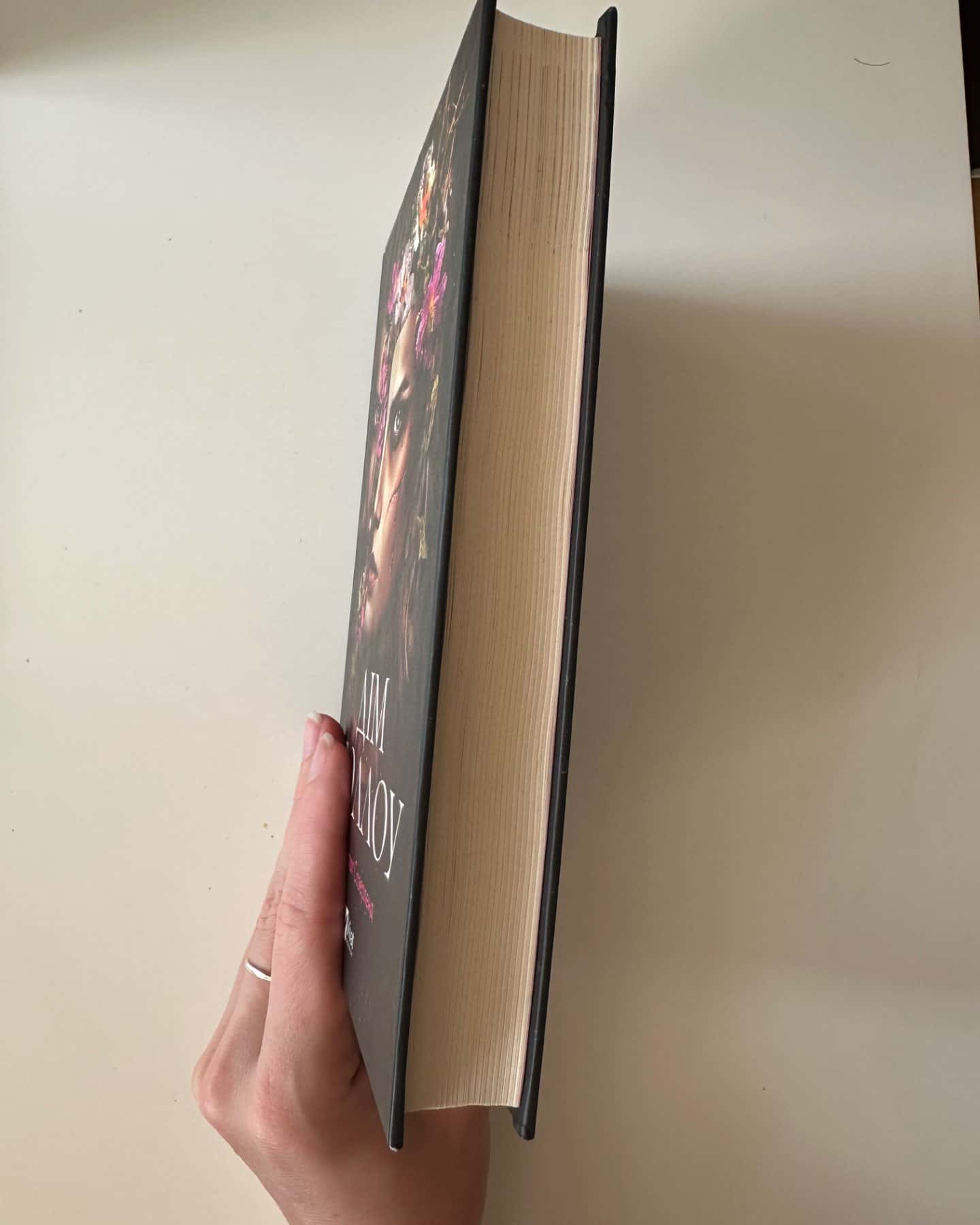 Дім Голлоу-Крістал Сазерленд