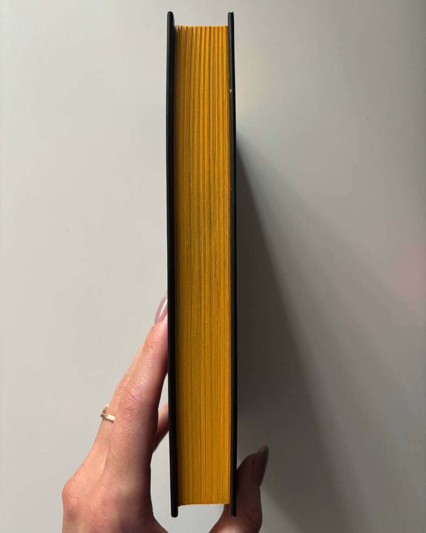 Тут усі хороші люди-Ешлі Флаверс