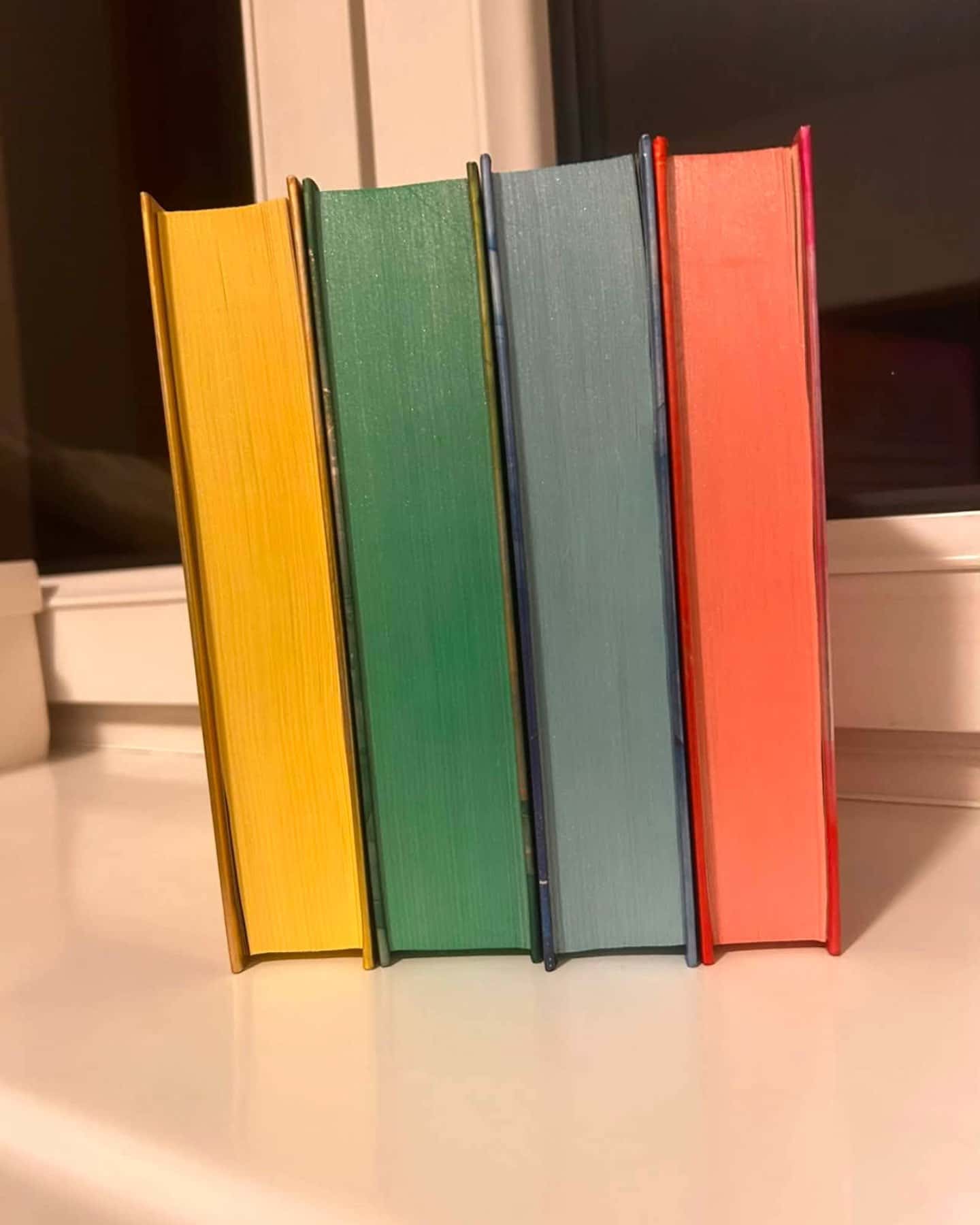 Маґнолія Паркс. Книга 1, Маґнолія Паркс. Книга 3. Довга дорога додому, Дейзі Гейтс. Книга 2, Дейзі Гейтс. Велика загибель. Книга 4 — Джесса Гастінгс