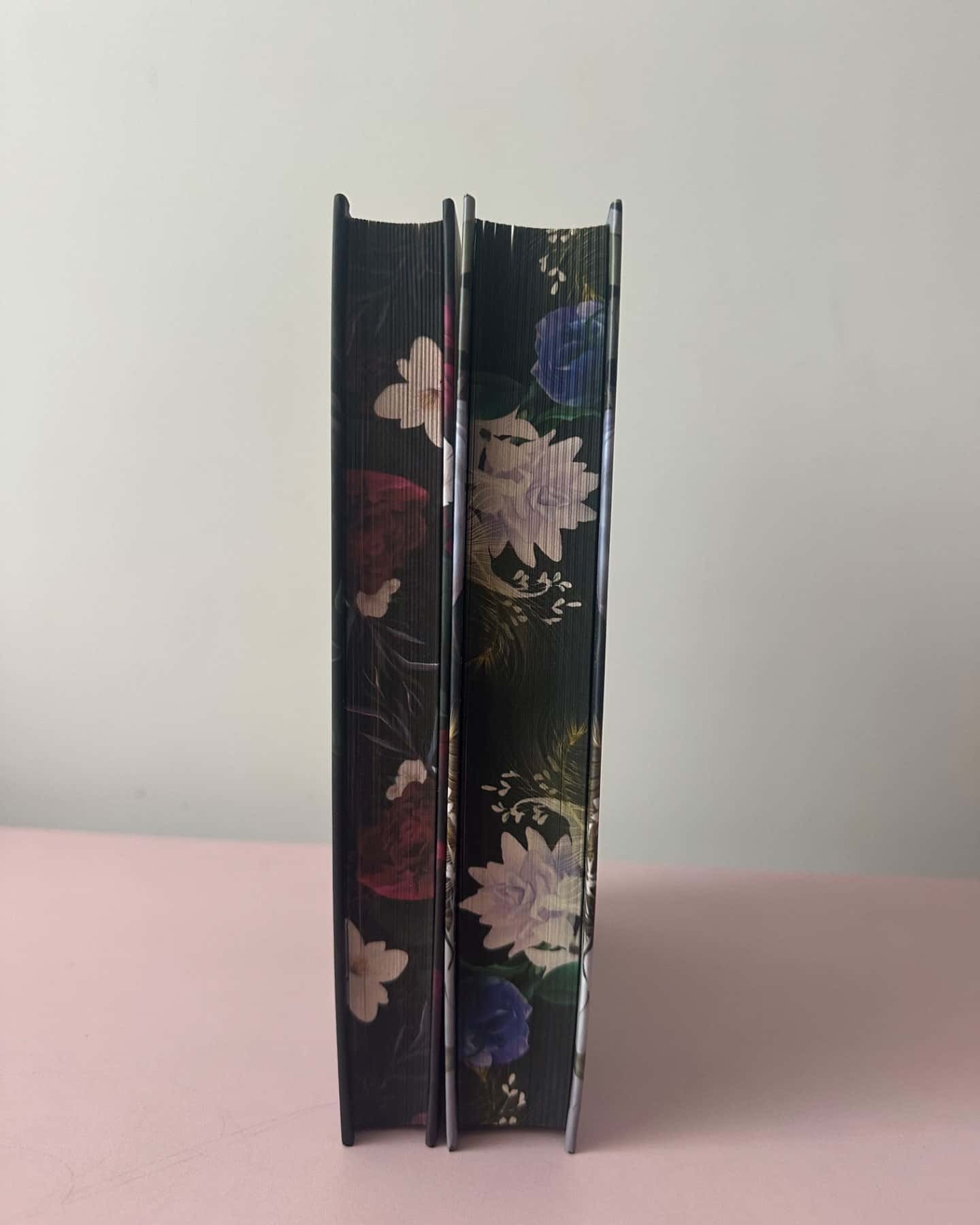 Непристойно багаті вампіри. Три королеви, Непристойно багаті вампіри. Навіки-Дженіва Лі