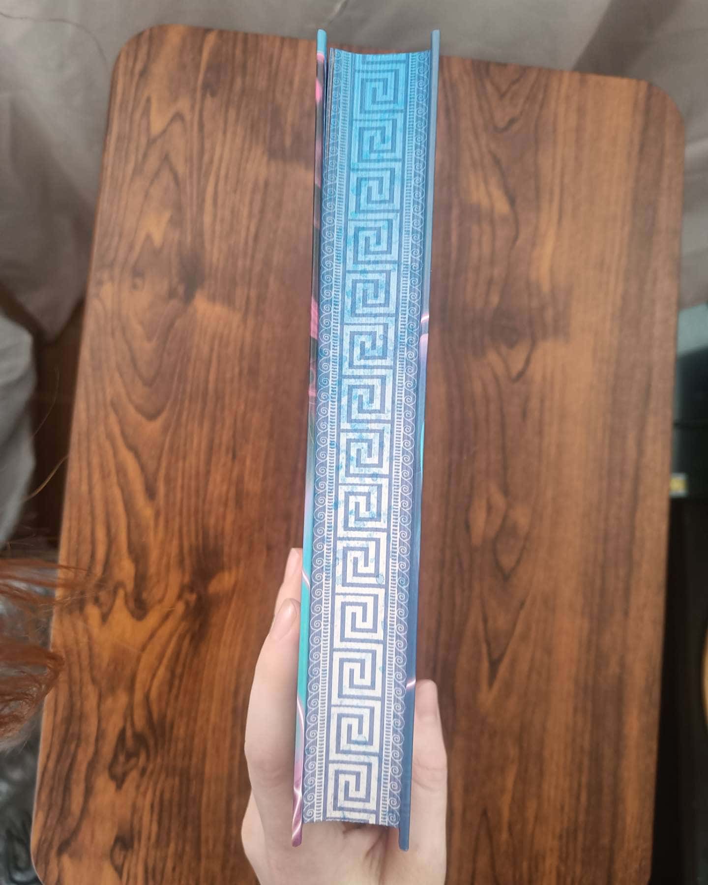 Оповиті нитками долі-Кіка Хатзопулу