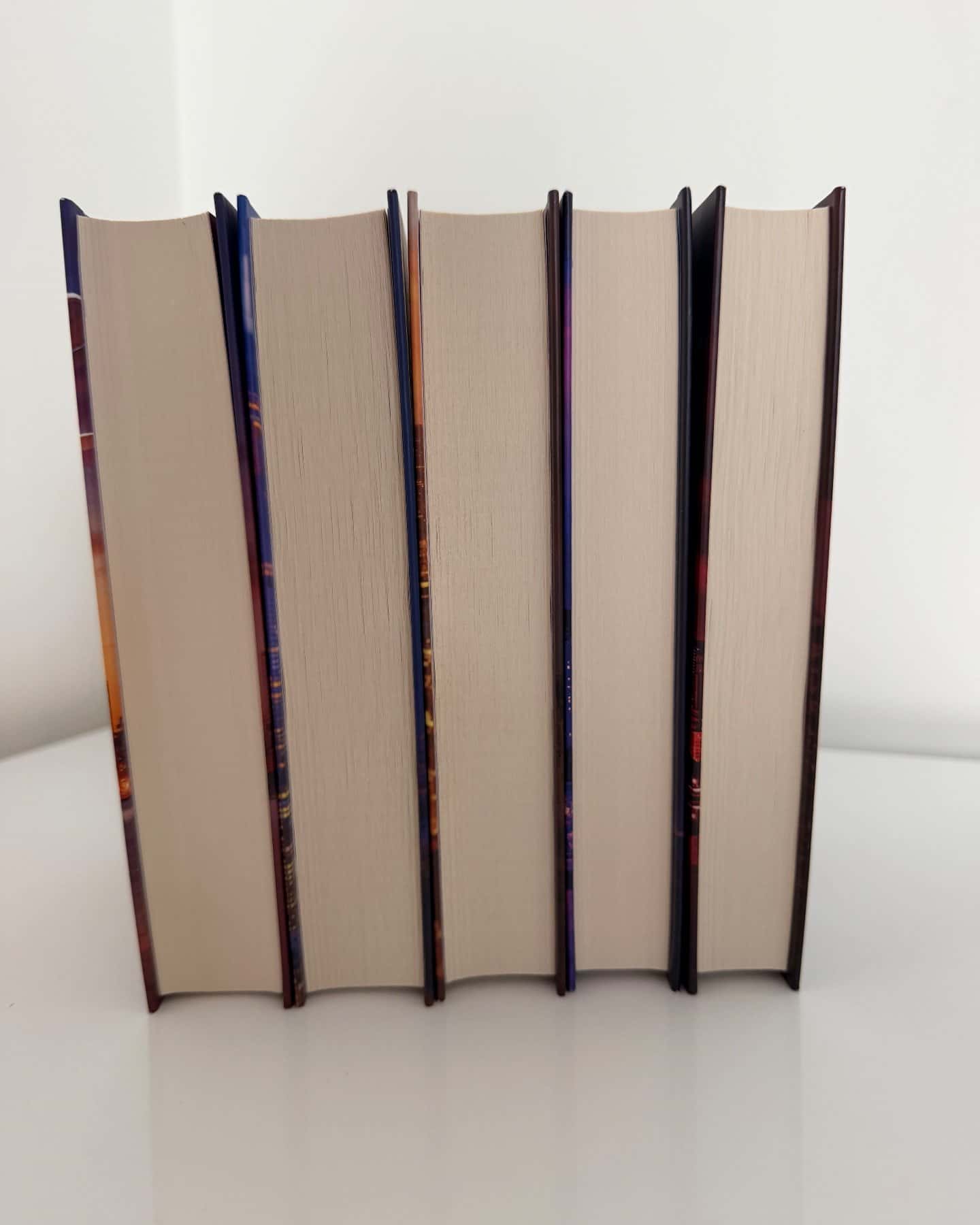 Вище неба. Місто вітрів. Книга 1, Правильне рішення. Місто вітрів. Книга 2, Спіймана. Місто вітрів. Книга 3, Підіграй мені. Місто вітрів. Книга 4, Відмотай назад. Місто вітрів. Книга 5 — Ліз Томфорд