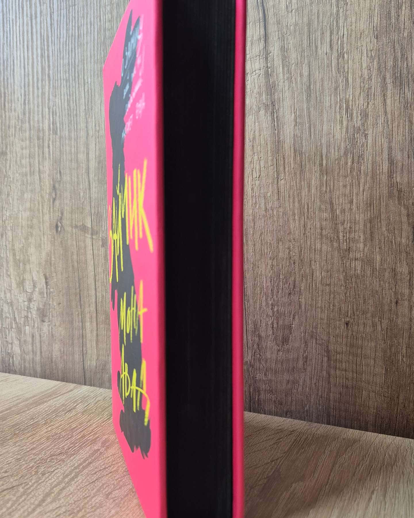 Зайчик (рожева книга)-Мона Авад