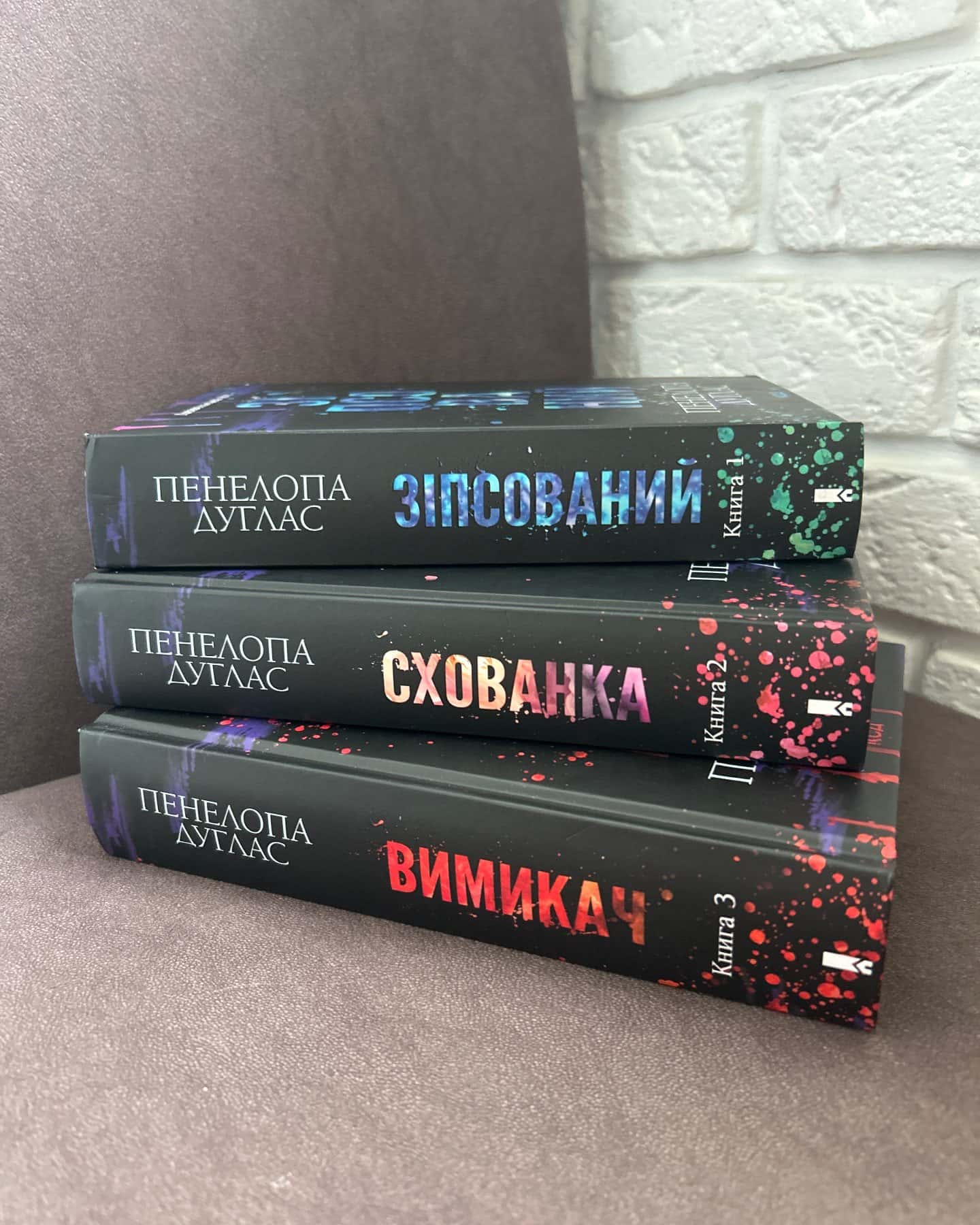 Зіпсований. Книга 1. Диявольська ніч, Схованка. Книга 2. Диявольська ніч, Вимикач. Книга 3. Диявольська ніч — Пенелопа Дуглас​