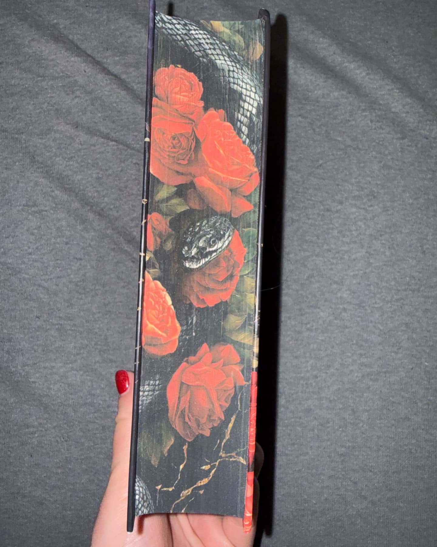 Зміїне лігво (із кольоровим зрізом)-К. А. Найт