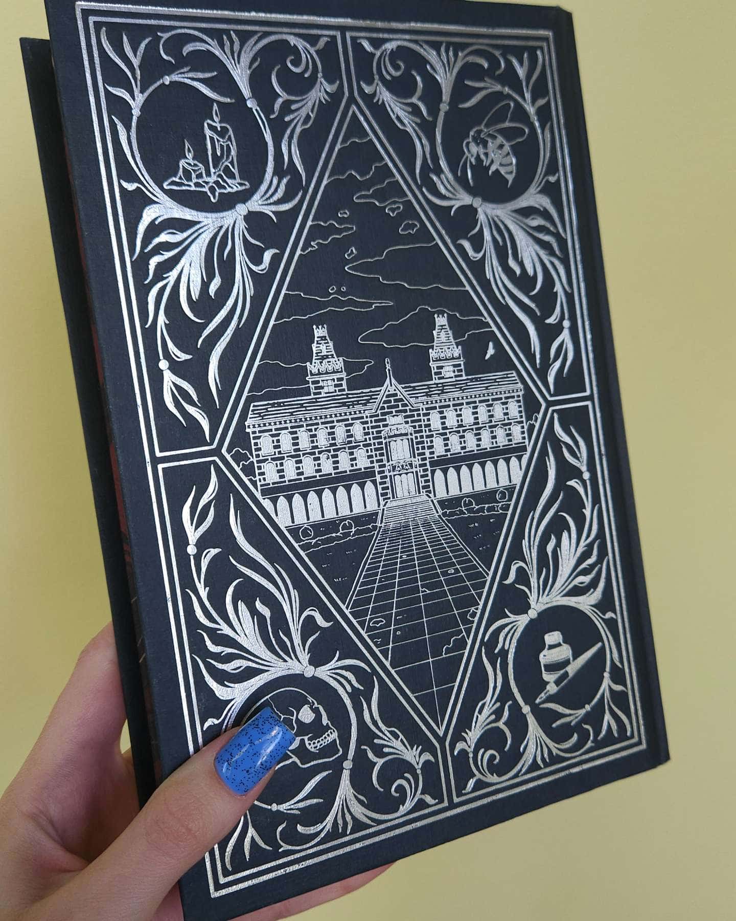 Чорнило. Кров. Сестра. Книжник-Емма Терз