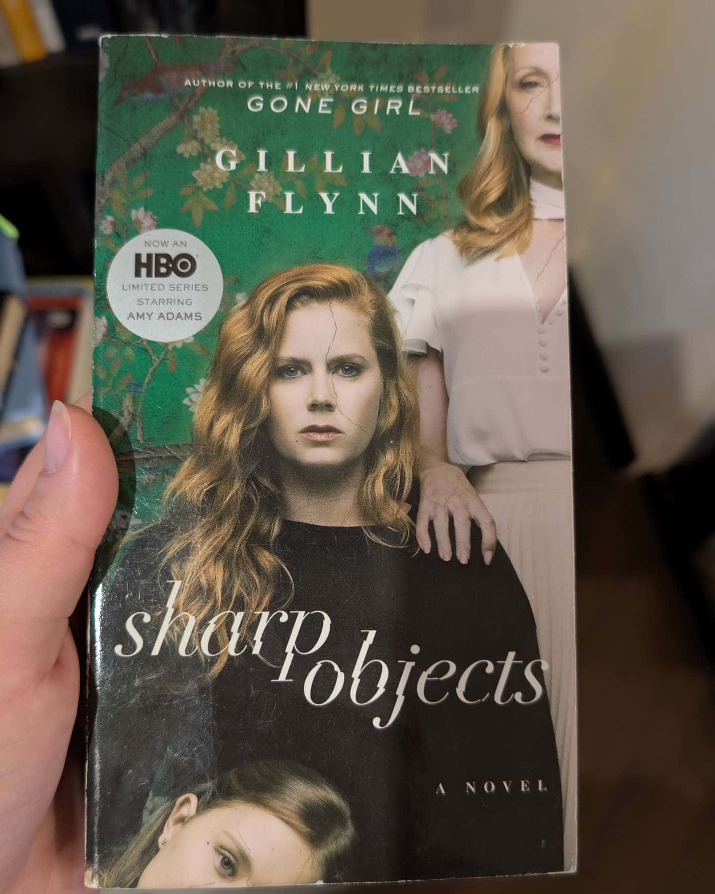 Sharp objects-Gillian Flynn