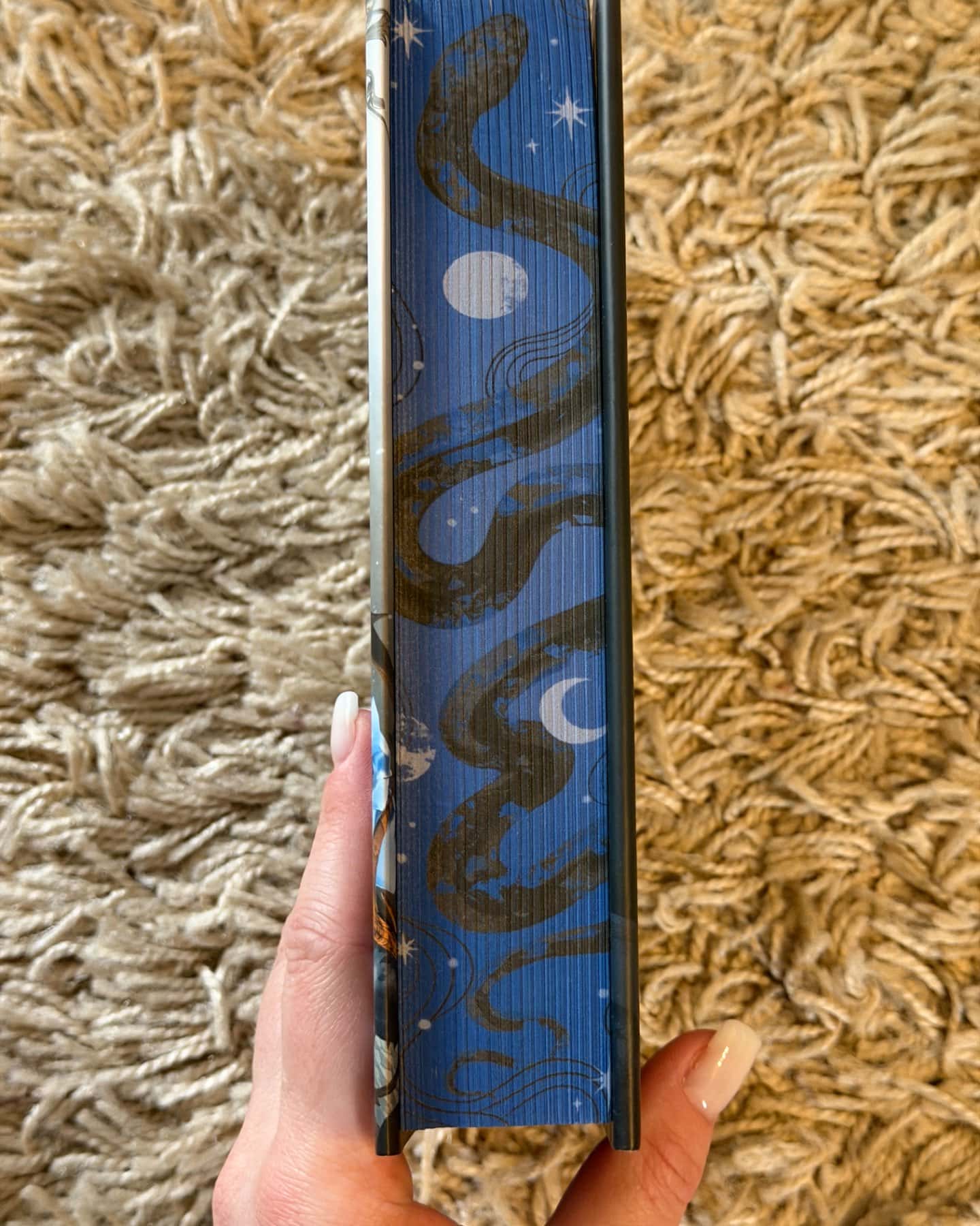 Змія й крила ночі-Карісса Бродбенд