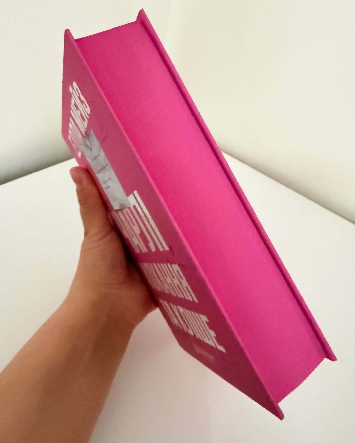 Чарлі кохання та кліше-Елла Мейз