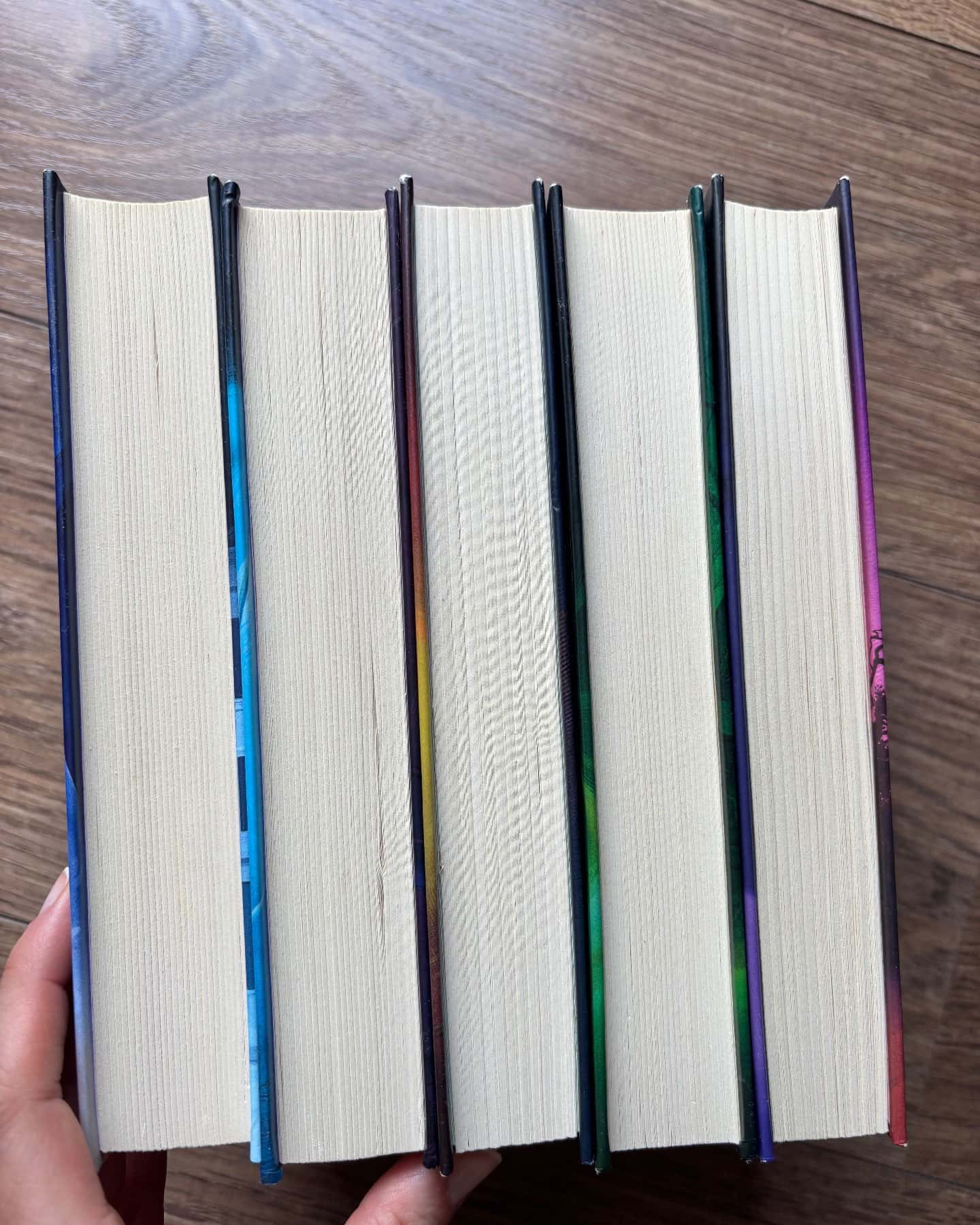 Агенція Локвуд і Ко. Сходи, що кричать. Книга 1, Агенція Локвуд і Ко. Книга 2. Череп, що шепоче, Агенція Локвуд і Ко. Примарний хлопець. Книга 3, Агенція Локвуд і Ко. Тінь, що крадеться. Книга 4, Агенція Локвуд і Ко. Порожня могила. Книга 5 — Джонатан Страуд
