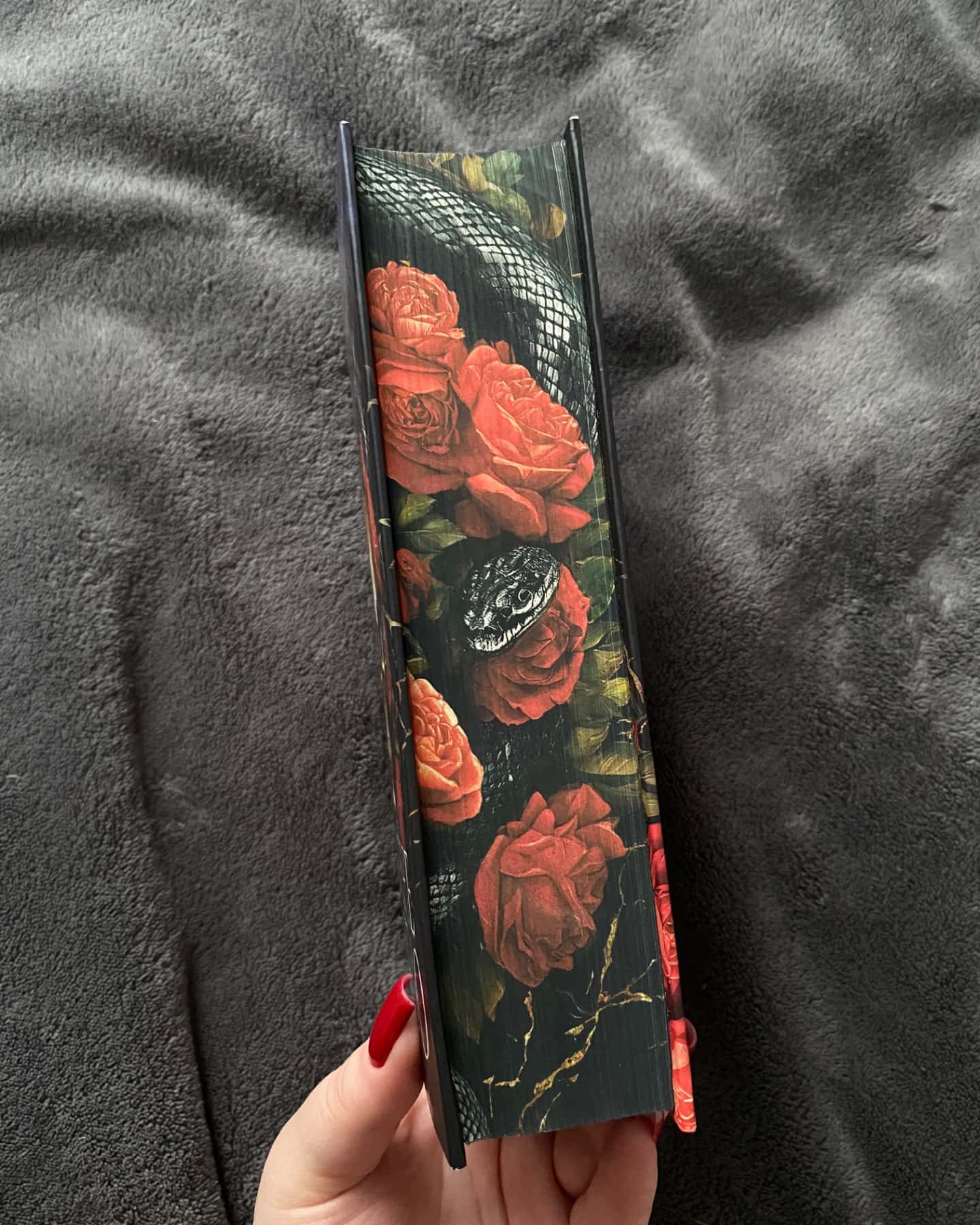 Зміїне лігво (із кольоровим зрізом)-К. А. Найт