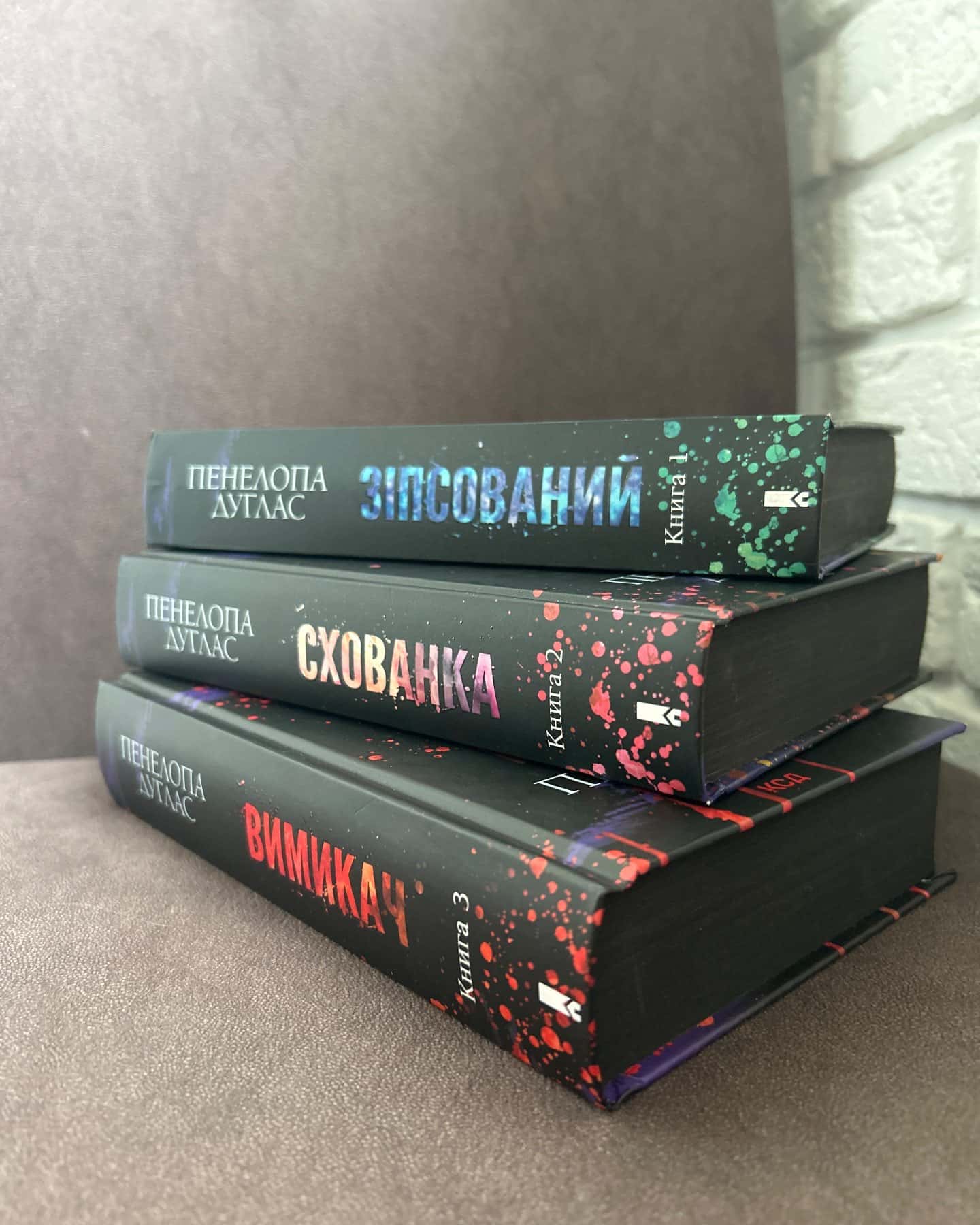 Зіпсований. Книга 1. Диявольська ніч, Схованка. Книга 2. Диявольська ніч, Вимикач. Книга 3. Диявольська ніч — Пенелопа Дуглас​