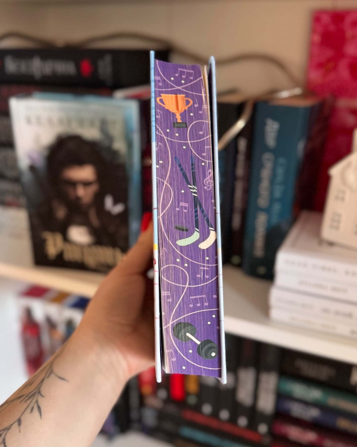 За сіткою-Стефані Арчер