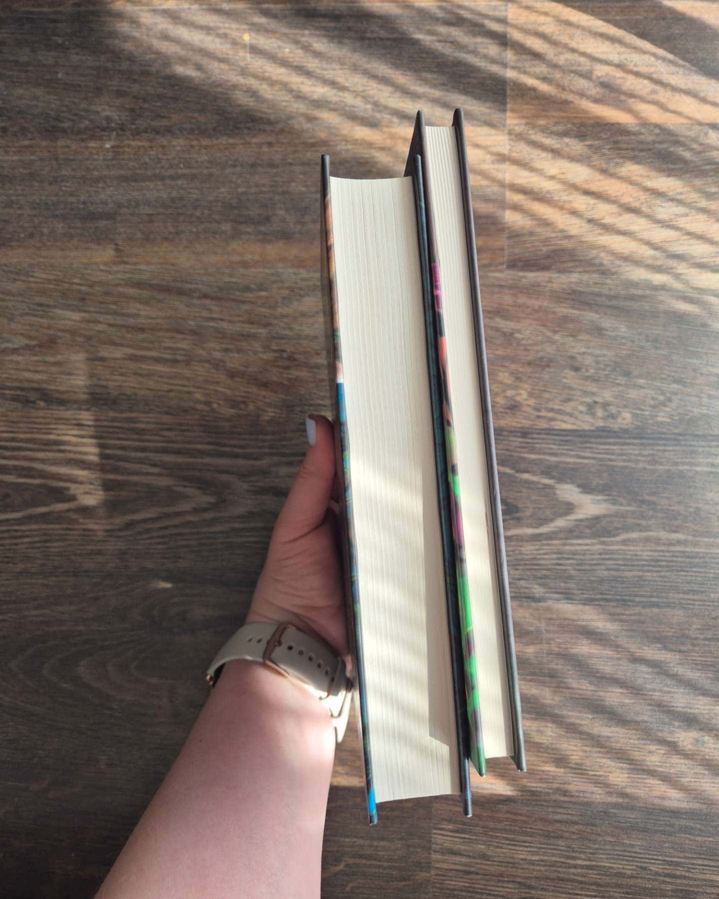 Чаклунство шипів, Таємниці маєтку шипів-Маргарет Роджерсон