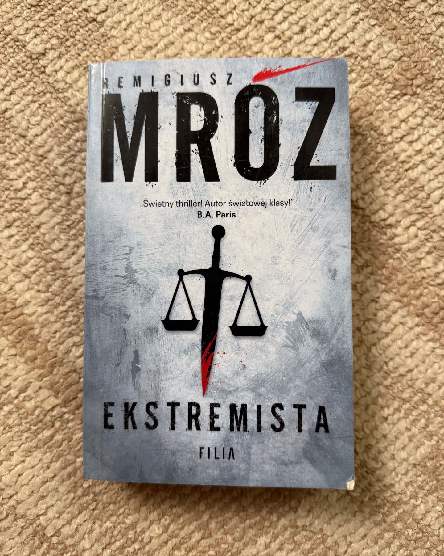 ekstremista — Remigiusz Mróz