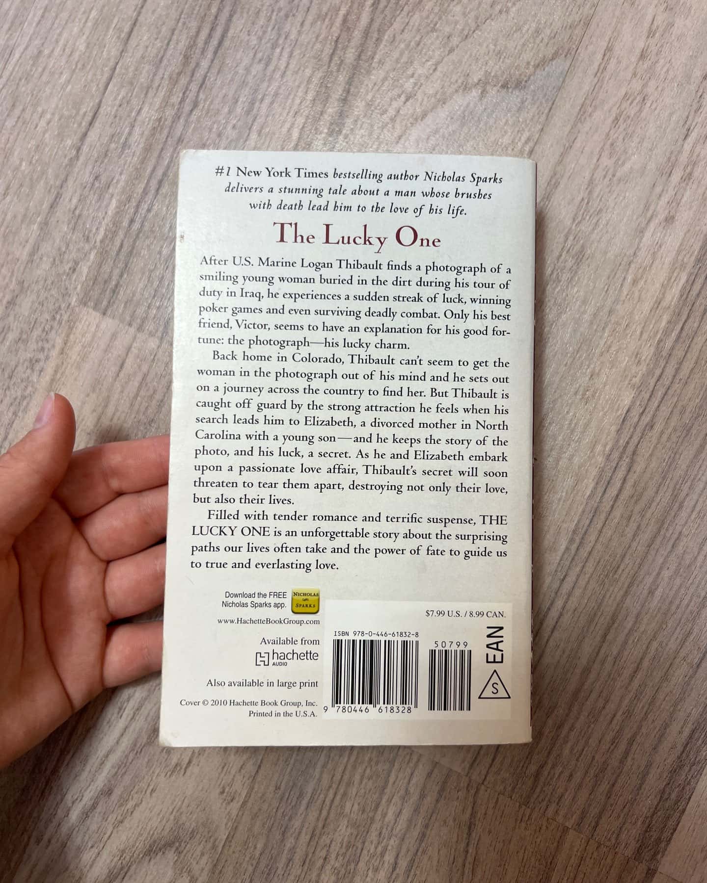 The lucky one — Nicholas Sparks