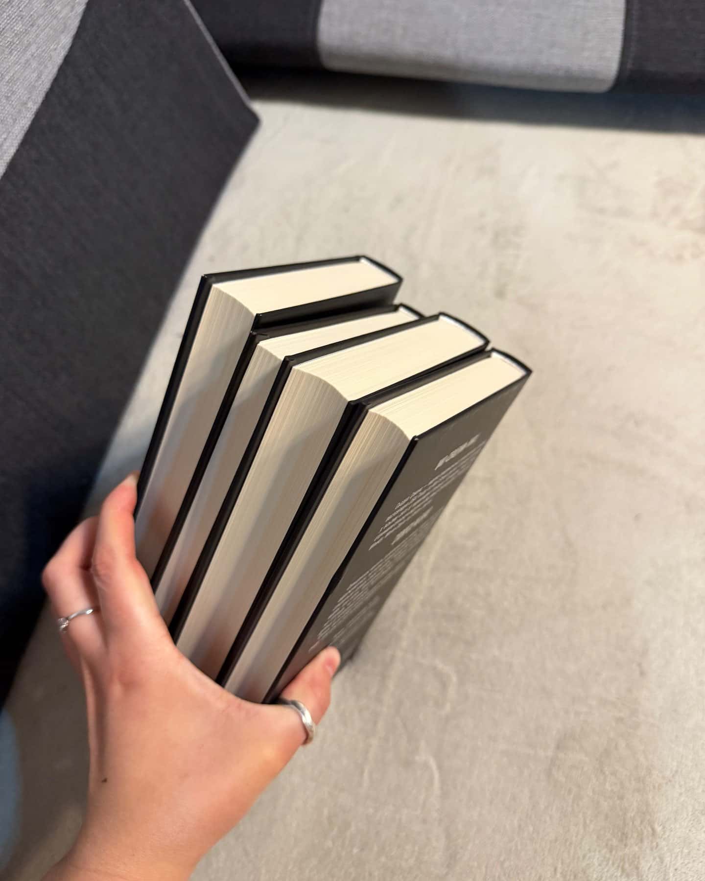 Священник. Книга 1, Святий. Книга 3, Опівнічна меса, Грішник. Книга 2 — Сьєрра Сімоне