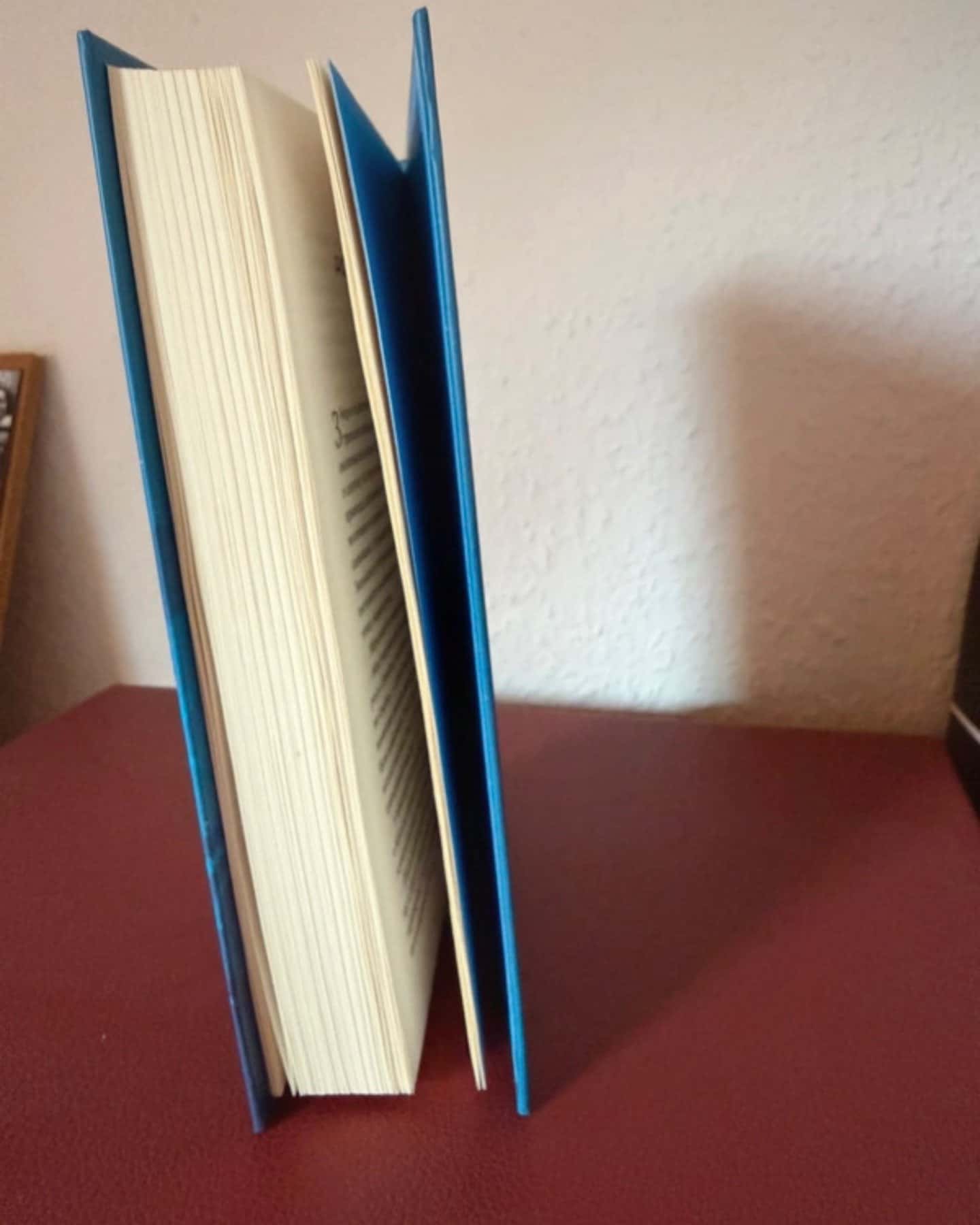 Надтаємне товариство незвичайних відьом-Сангу Манданна