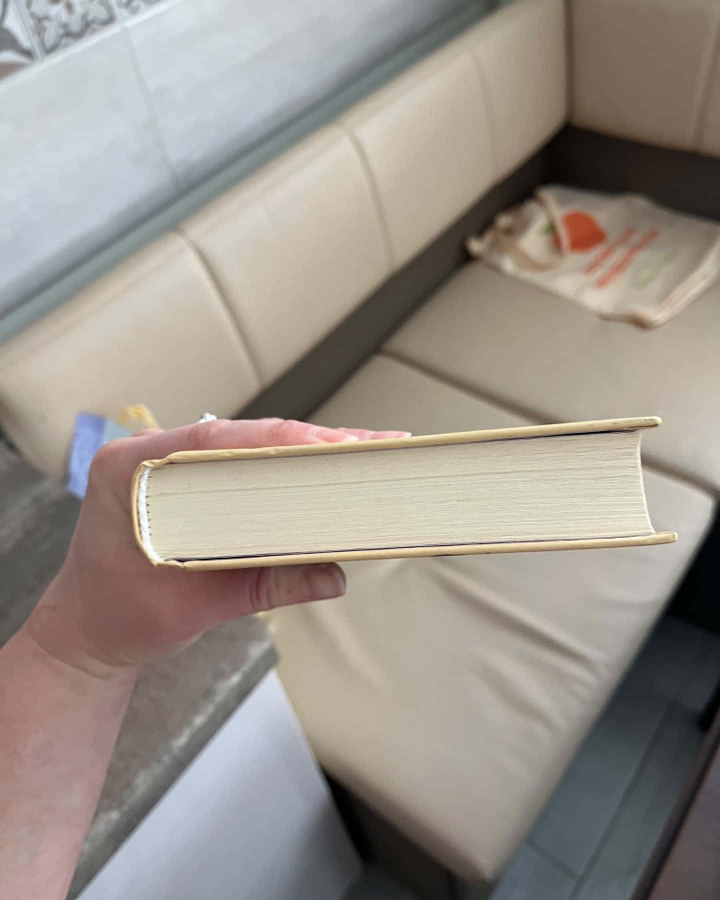 Книга без дефектів, «Ідеальна незнайомка». Відправка укр/нова пошта або зустріч у м Вінниця-Меґан Міранда