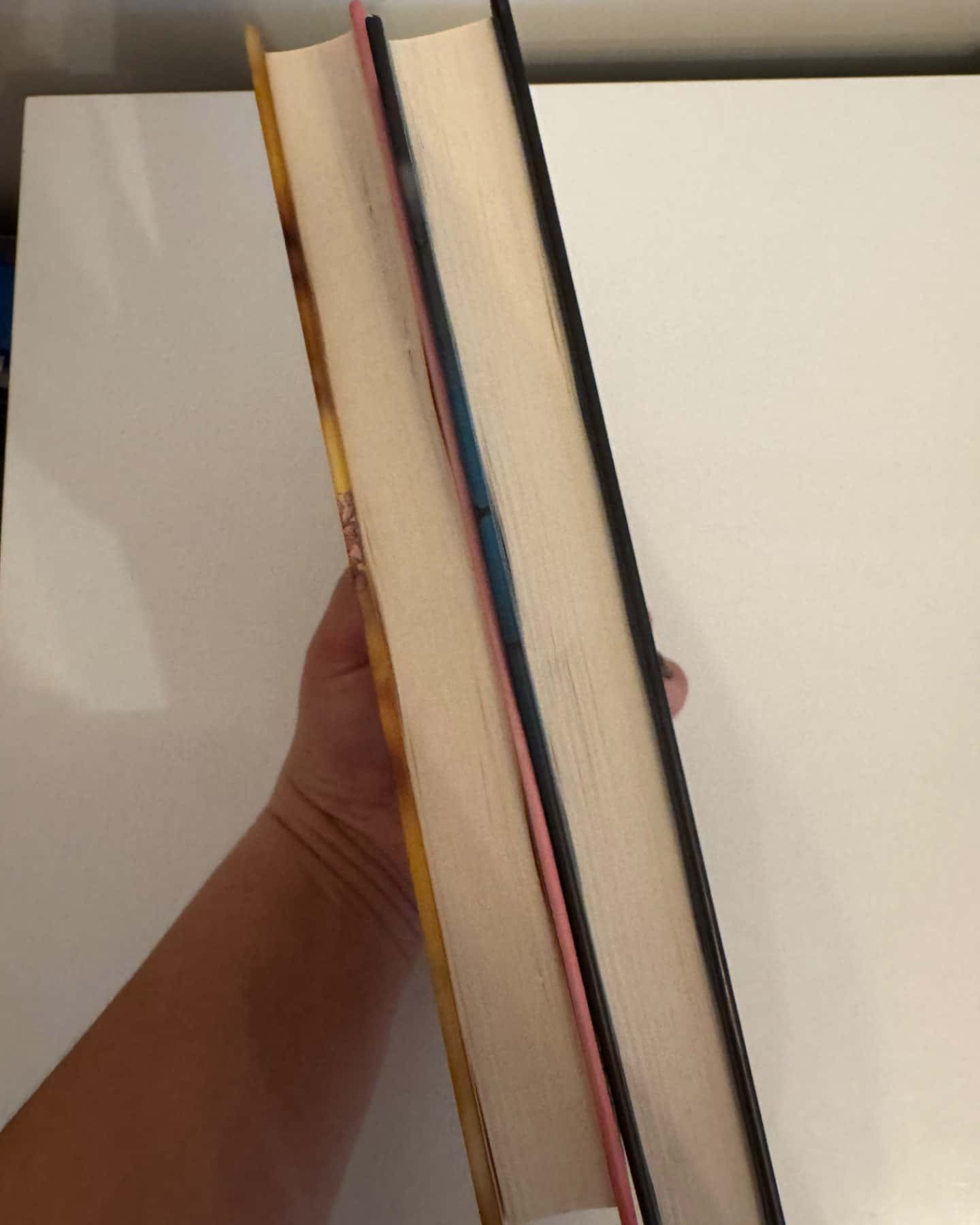 Комплект книг « Посібник оптимістки з розбитого серця », « Посібник песиміста з кохання »-Дженніфер Гартманн