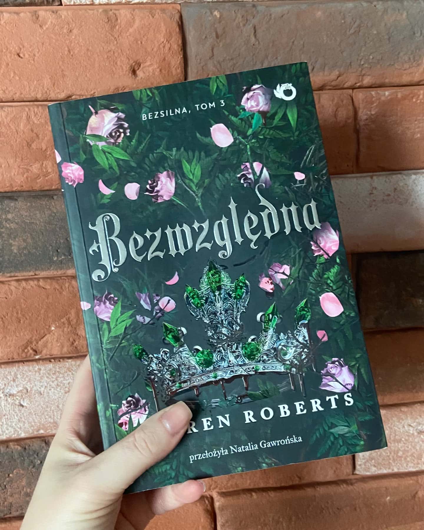 Bezwzględna — Lauren Roberts