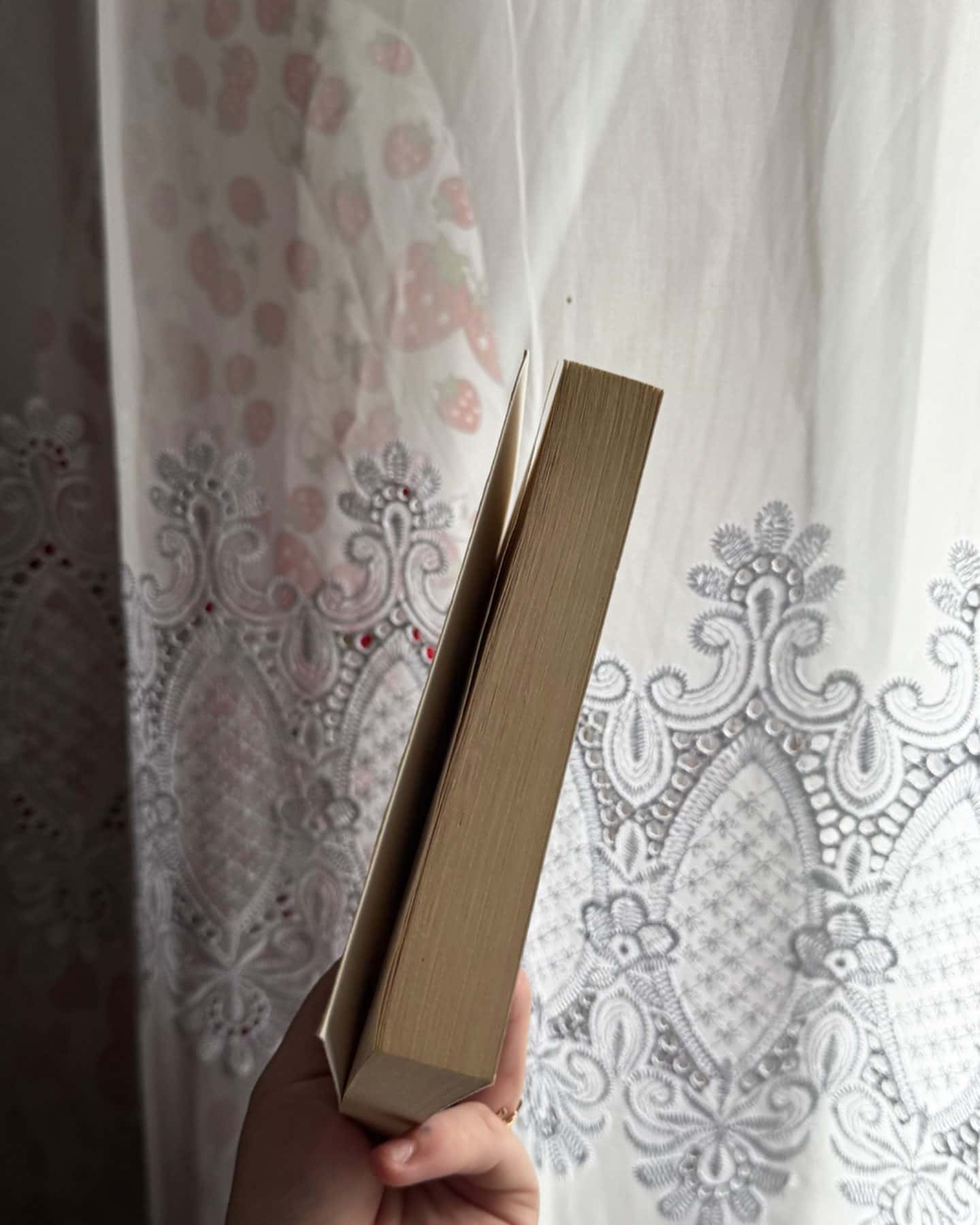 Фіалки в березні-Сара Джіо