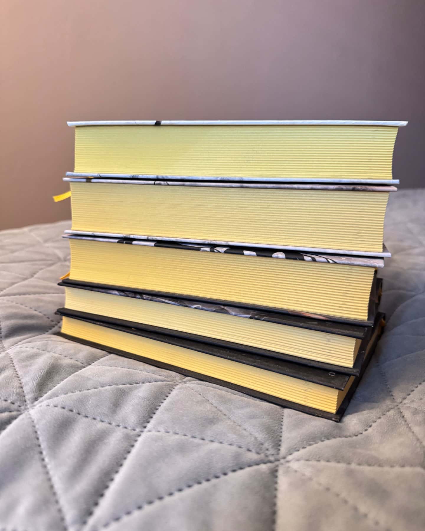 Блиск. Книга 1, Відблиск. Книга 2, Спалах. Книга 3, Жар. Книга 4, Золото. Книга 5-Рейвен Кеннеді