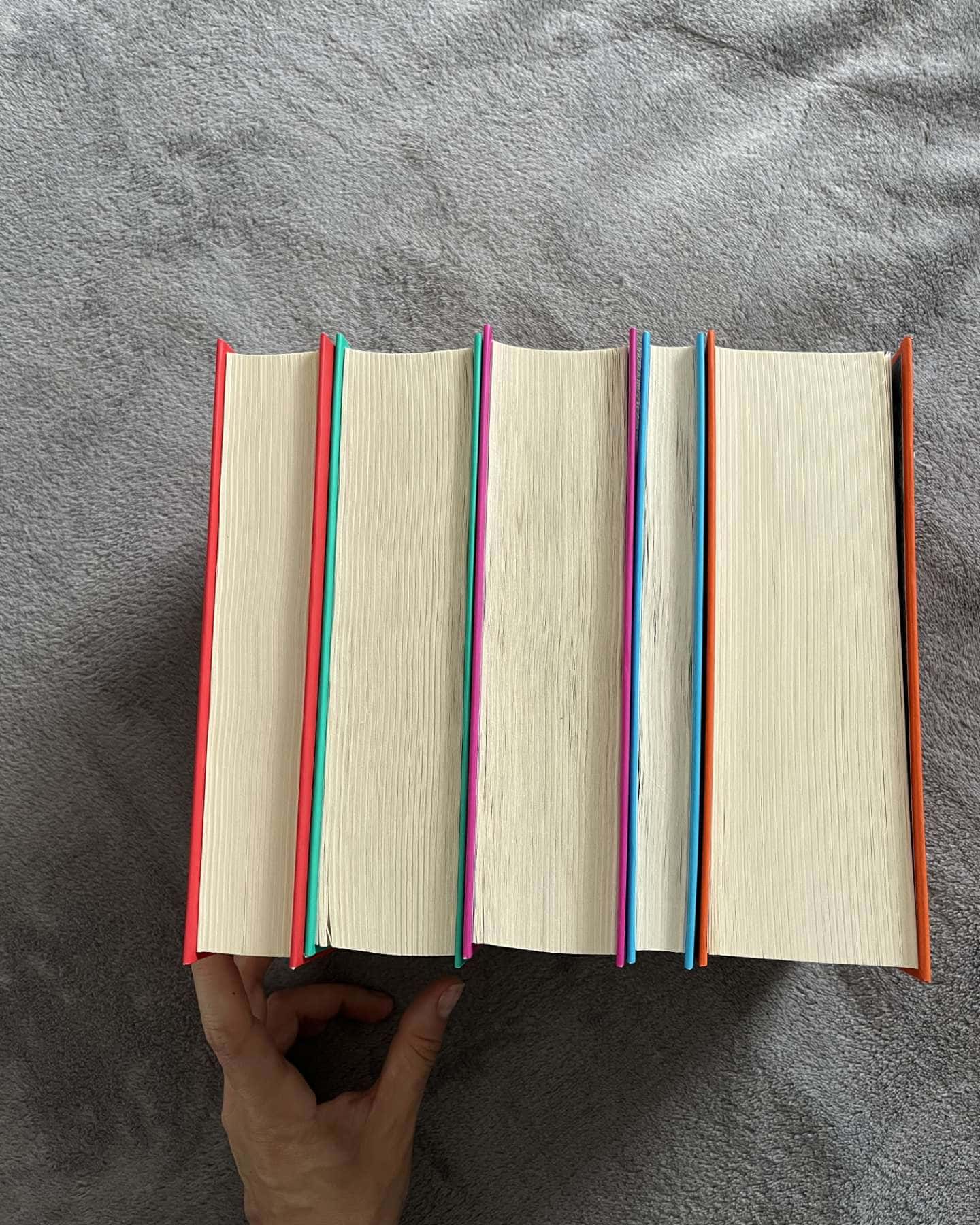 Двір шипів і троянд. Книга 1, Двір крил і руїн. Книга 3, Двір мороку і гніву. Книга 2, Двір срібного полум'я. Книга 4, Двір холоду і зоряного сяйва. Книга 3.5 — Сара Дж. Маас
