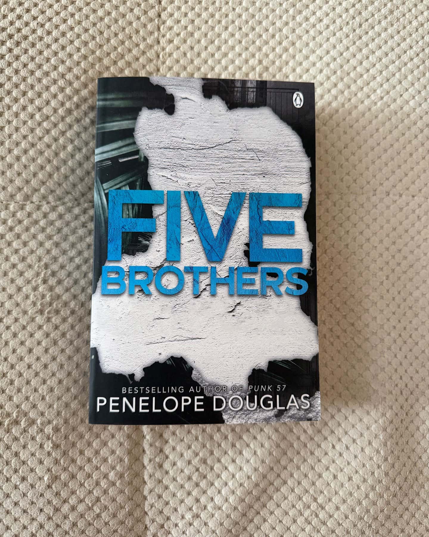 Five Brothers («Пʼять братів» англійською мовою) — Пенелопа Дуглас