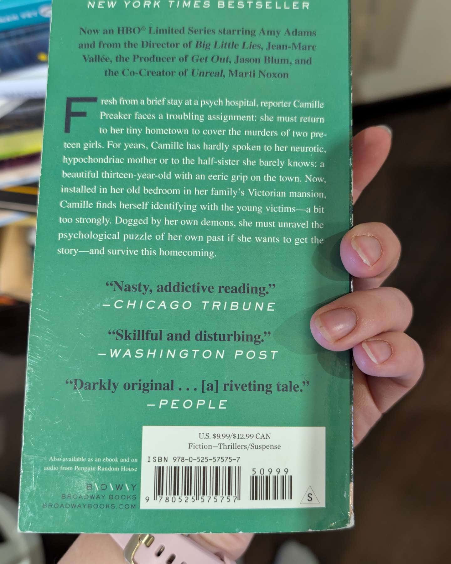 Sharp objects-Gillian Flynn