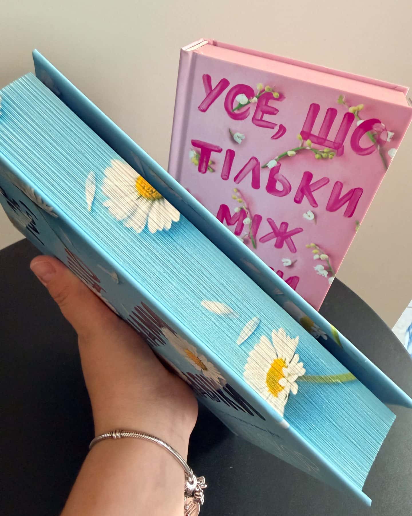 Усе, що з нами навіки (із кольоровим зрізом), Усе, що тільки між нами — Люсі Скор