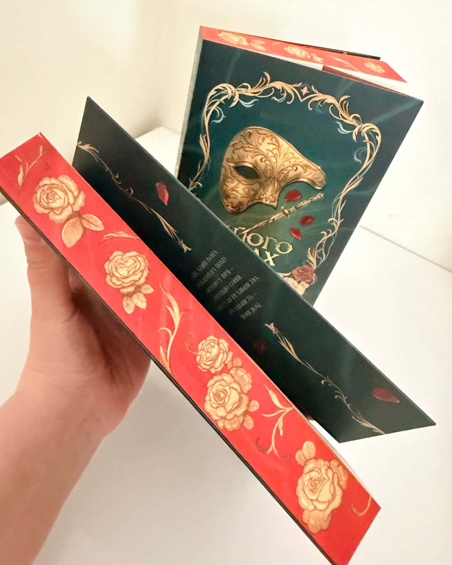 У його очах-Марі Даркблум