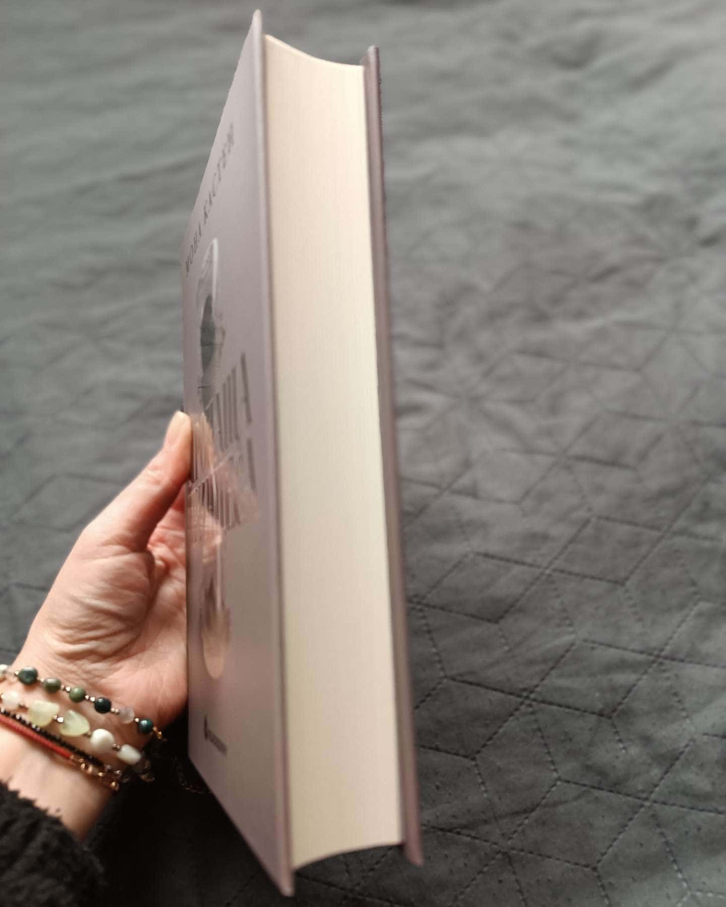 Пропаща принцеса-Мона Кастен