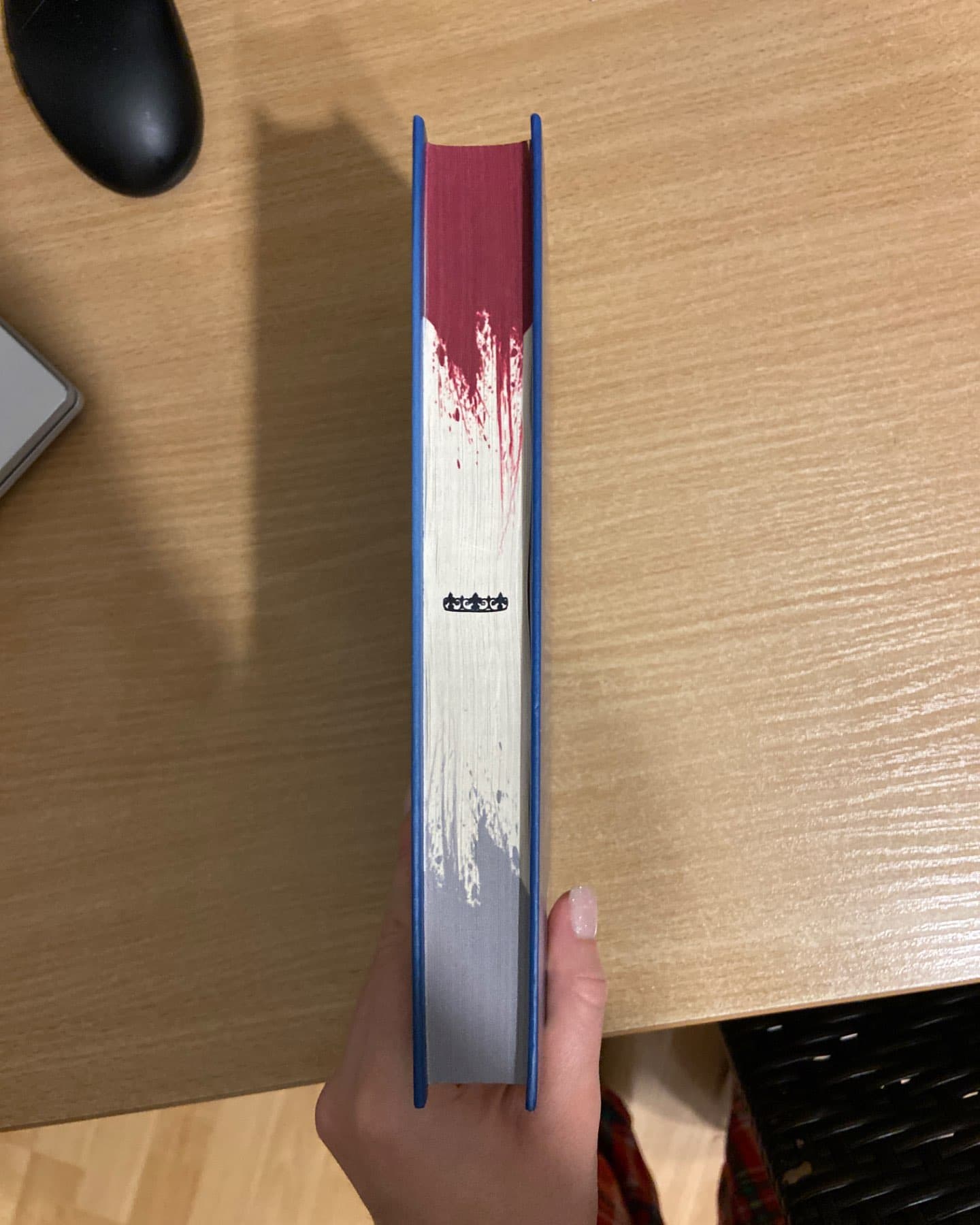 Королівська клітка-Вікторія Авеярд