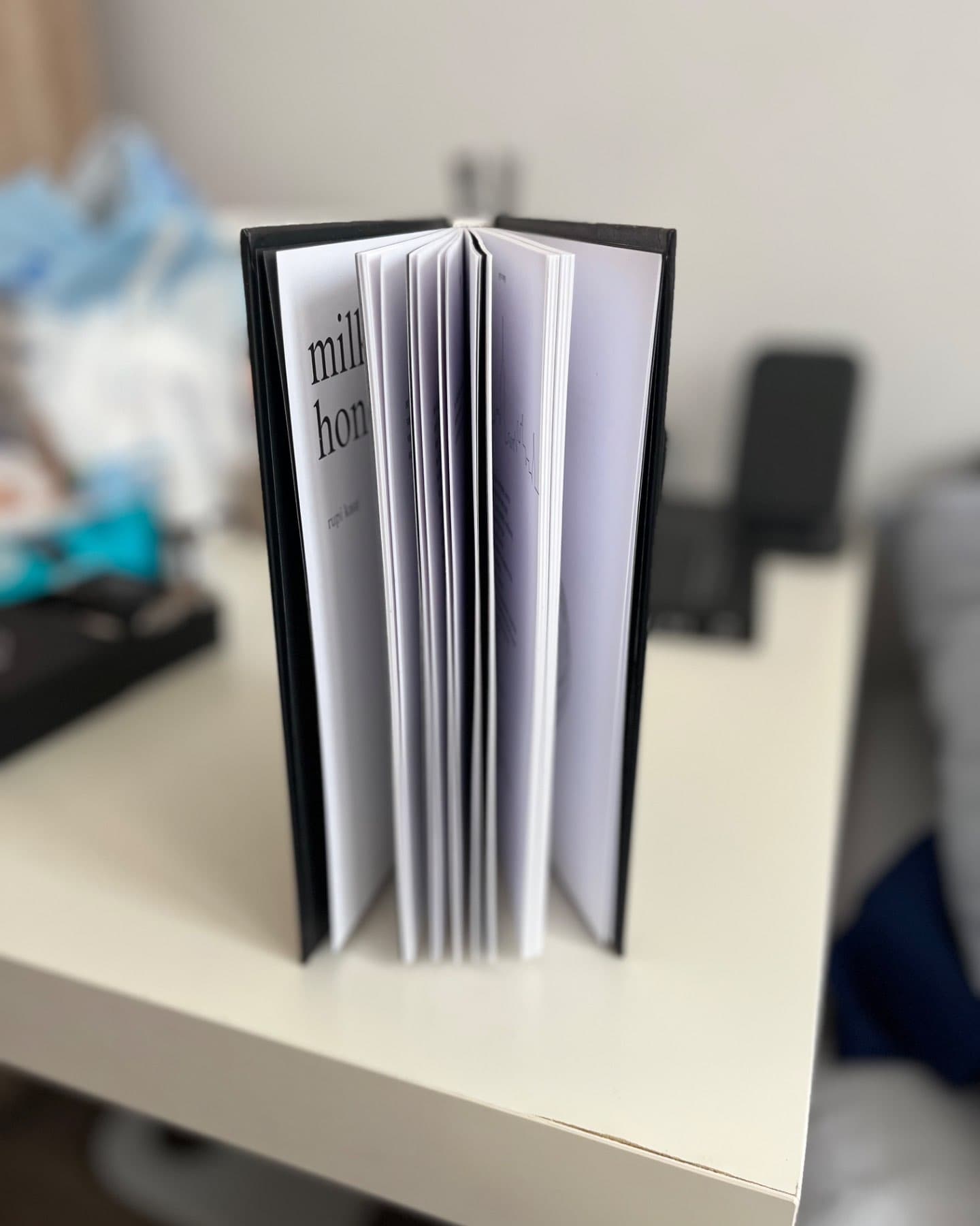 Молоко і мед-Рупі Каур