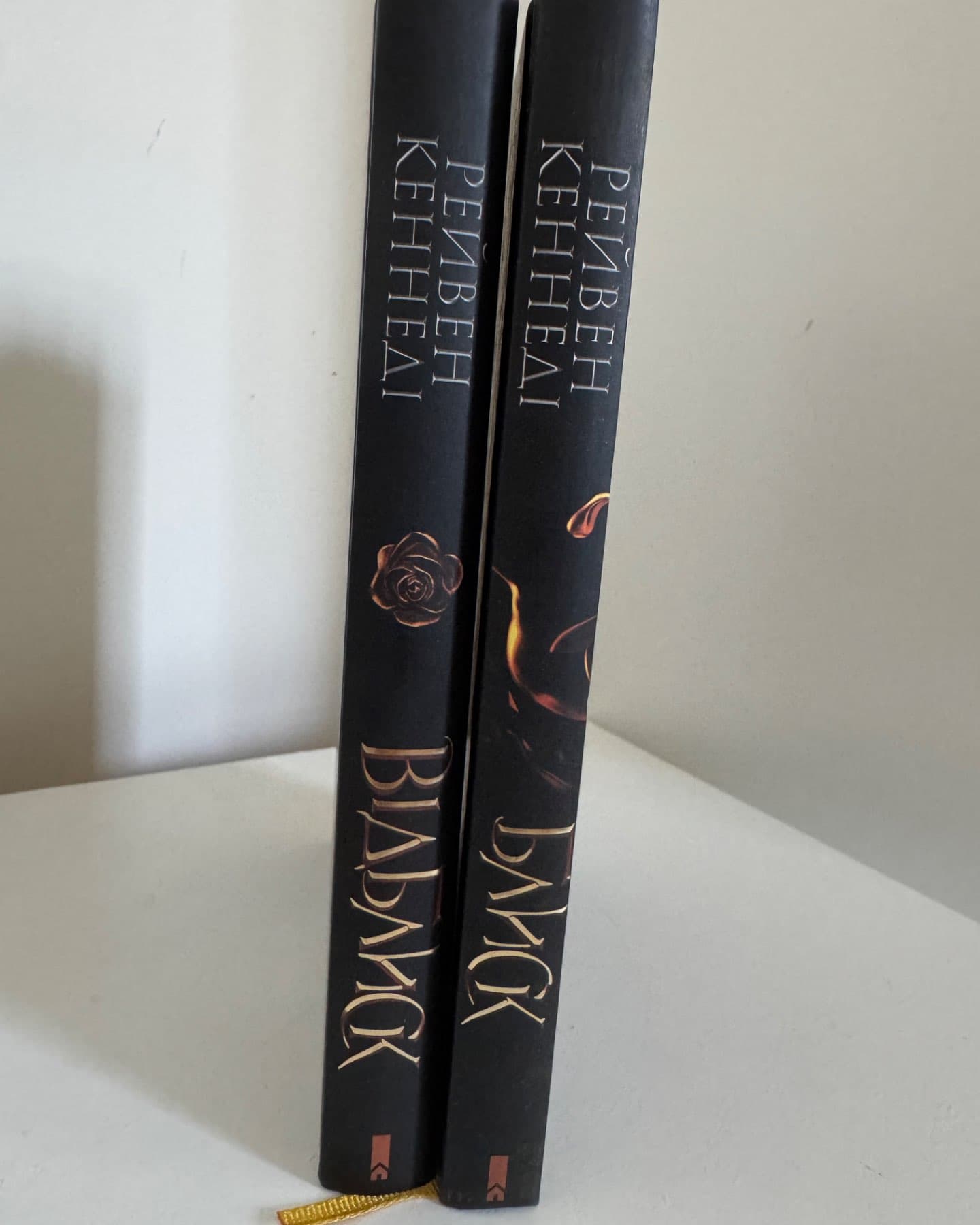 Книги « Блиск », « Відблиск »-Рейвен Кеннеді