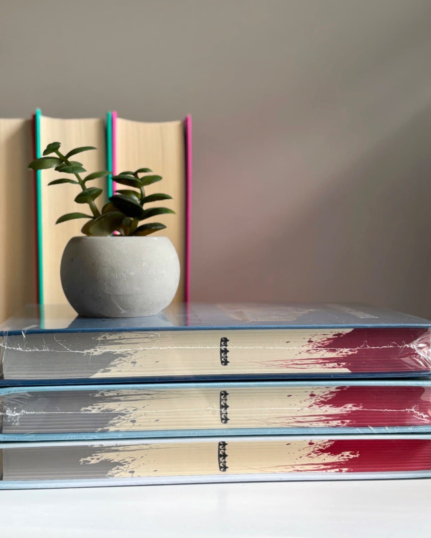 Червона королева. Книга 1; Скляний меч.Книга 2; Королівська клітка. Книга 3-Вікторія Евеярд
