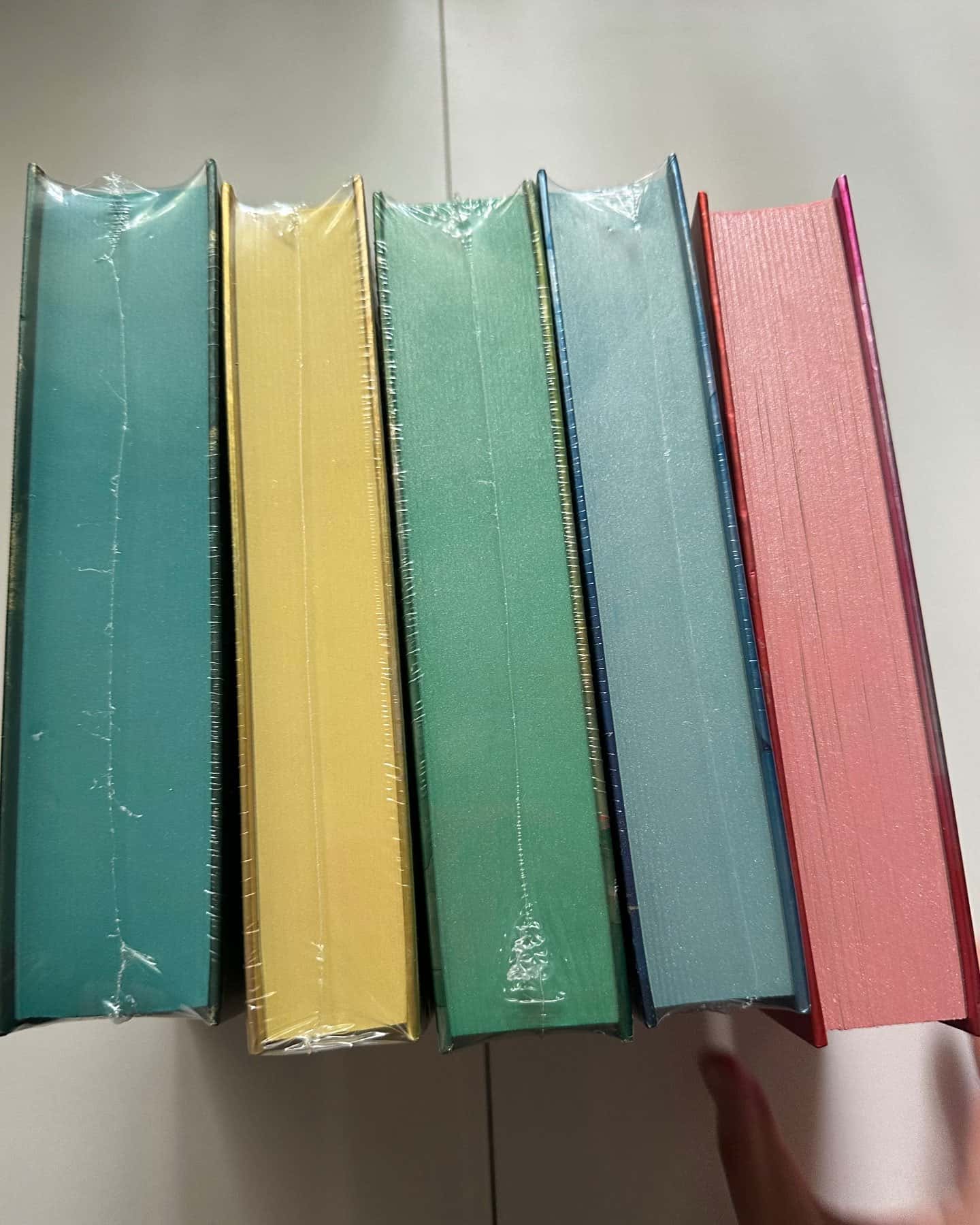 Маґнолія Паркс. Книга 1, Дейзі Гейтс. Книга 2, Маґнолія Паркс. Книга 3. Довга дорога додому, Дейзі Гейтс. Велика загибель. Книга 4, Маґнолія Паркс. У темряві. Книга 5 — Джесса Гастінгс