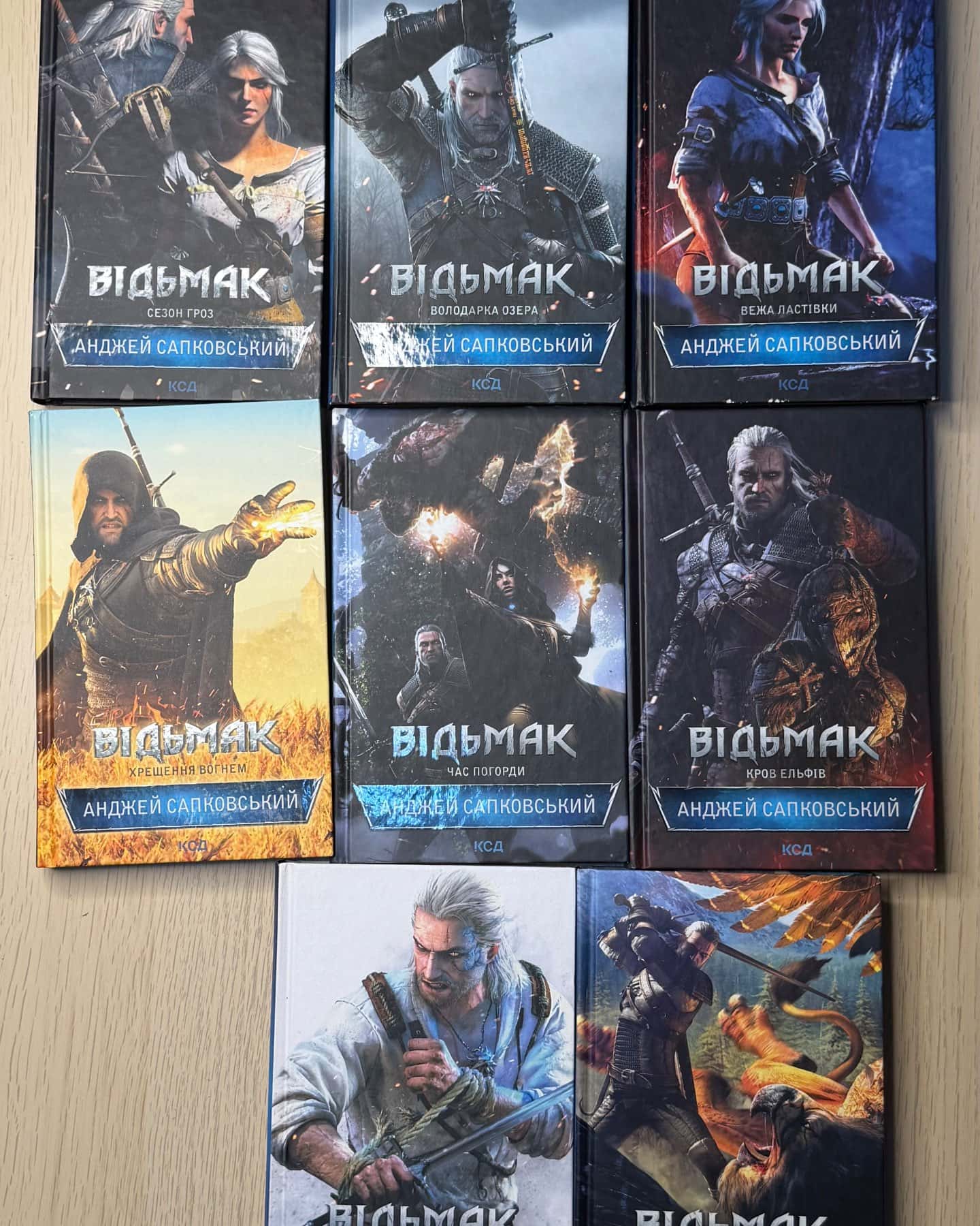 Відьмак. Останнє бажання. Книга 1, Відьмак. Меч призначення. Книга 2, Відьмак. Кров ельфів. Книга 3, Відьмак. Час погорди. Книга 4, Відьмак. Хрещення вогнем. Книга 5, Відьмак. Вежа Ластівки. Книга 6, Відьмак. Володарка Озера. Книга 7, Відьмак. Сезон гроз. Книга 8 — Анджей Сапковський